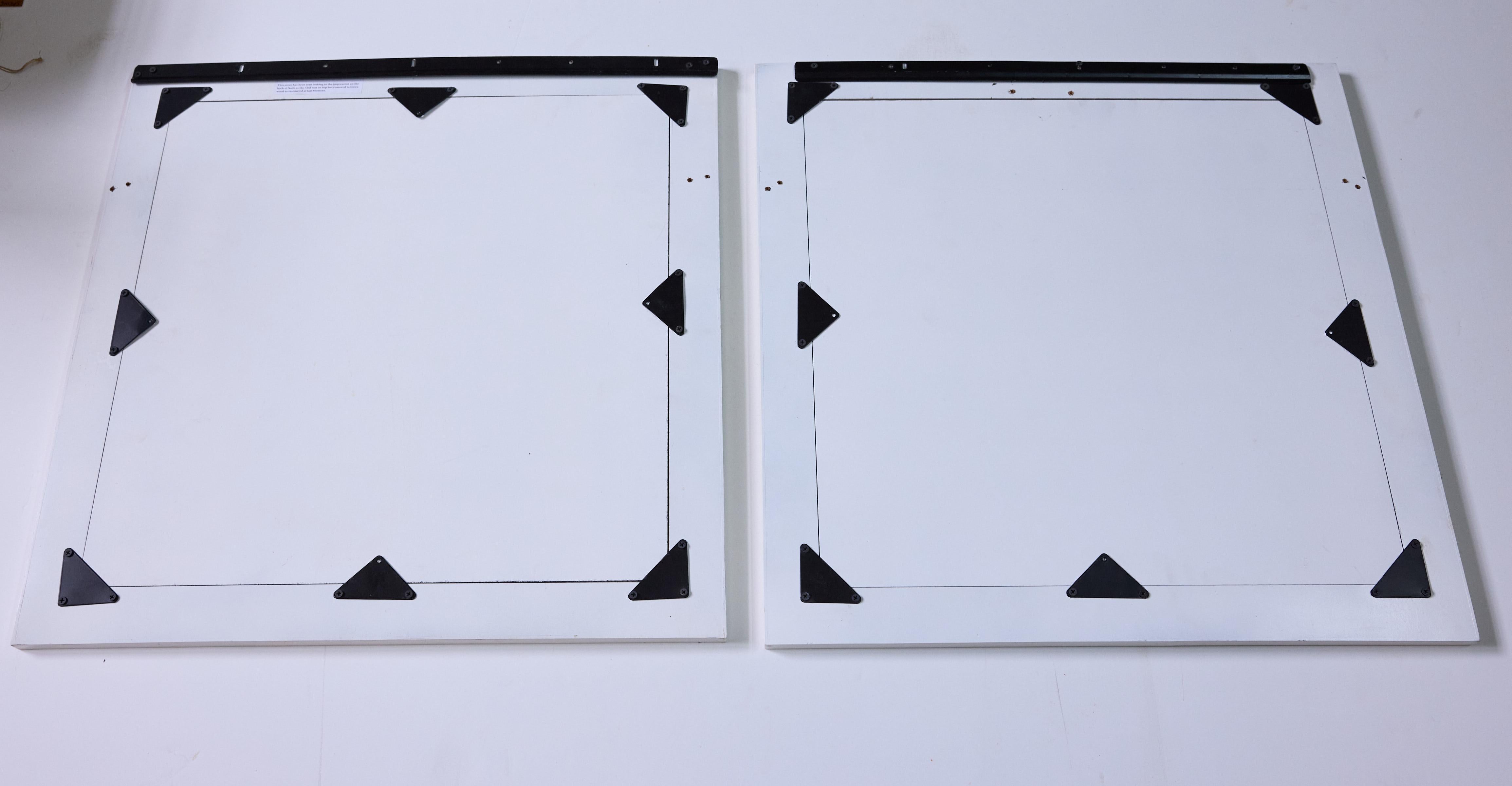 Coppia di specchi da parete quadrati tessellati in bianco e nero in vendita 10
