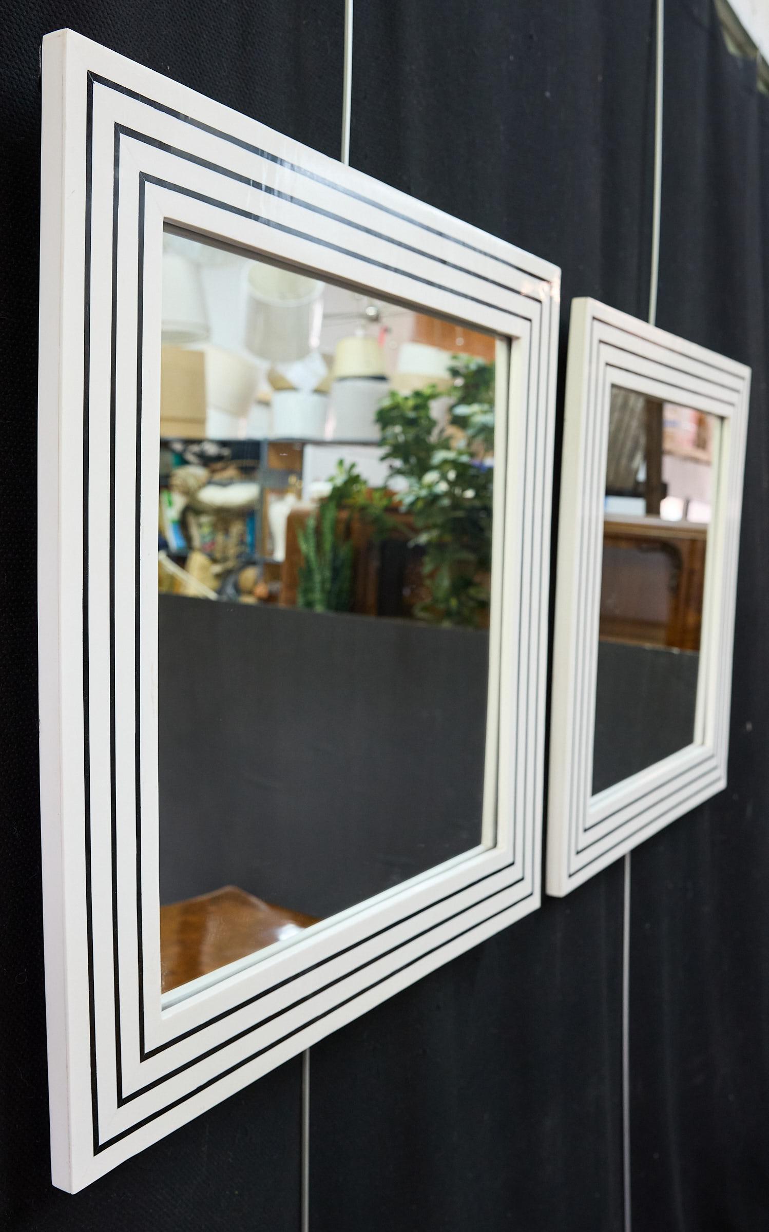 Coppia di specchi da parete quadrati tessellati in bianco e nero in vendita 3
