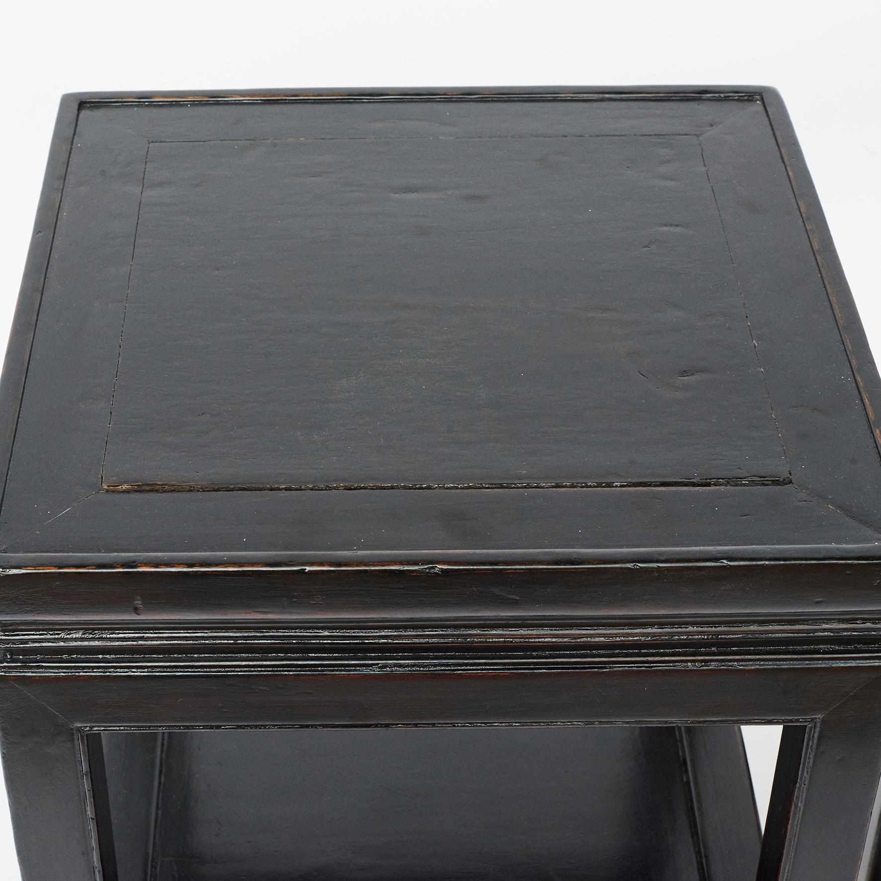 Pair of black lacquer end tables / side tables. Four square legs united by an under tier shelf and a geometric-shaped grid shelf below.
Beijing approx. 1910-1920.
Original age-related patina.