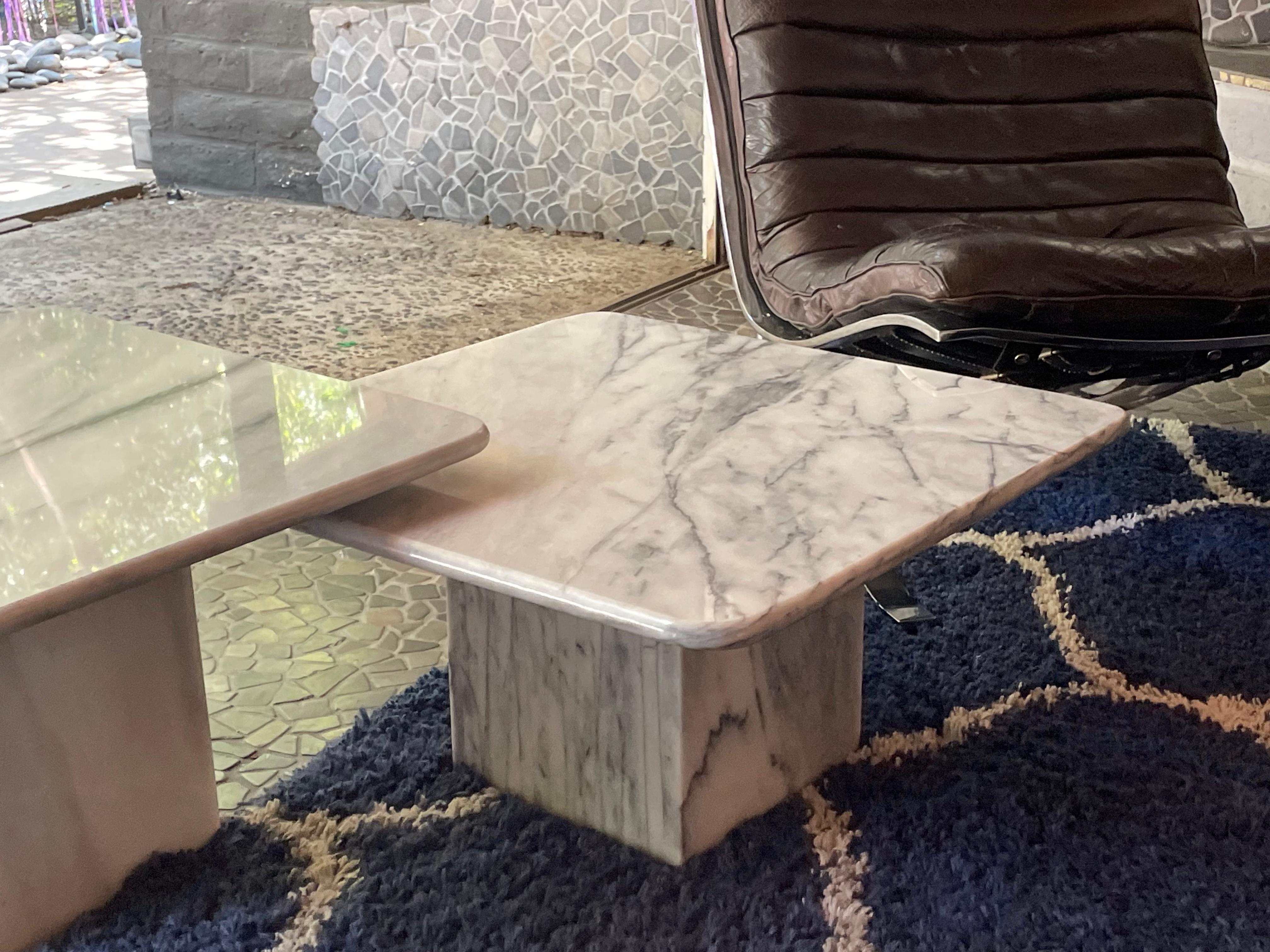 Mid-Century Modern Pair of Square Carrara Marble Coffee Tables or Side Tables For Sale