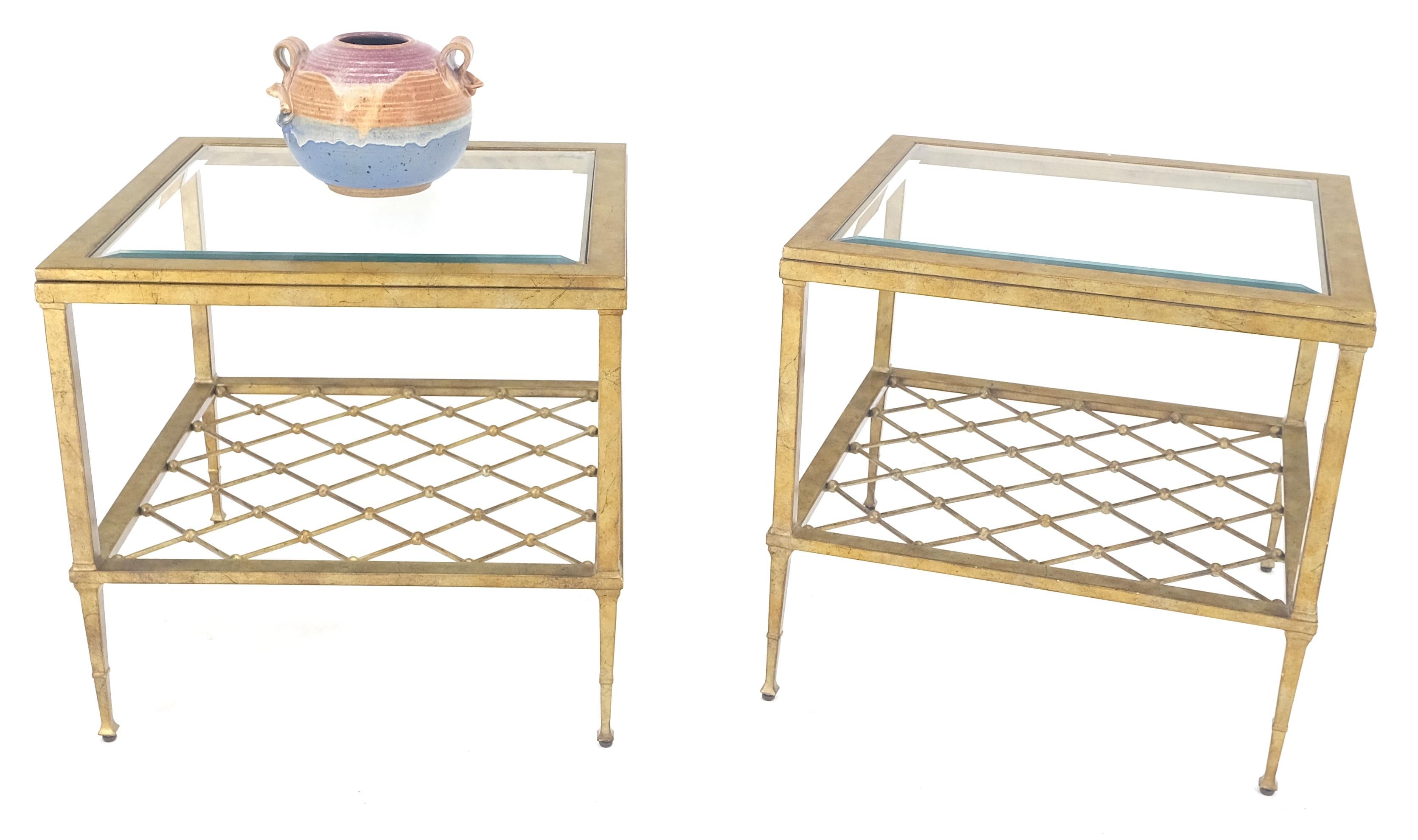 Pareja de mesas auxiliares cuadradas con tapa de cristal y metal dorado ¡MENTE! en venta 3
