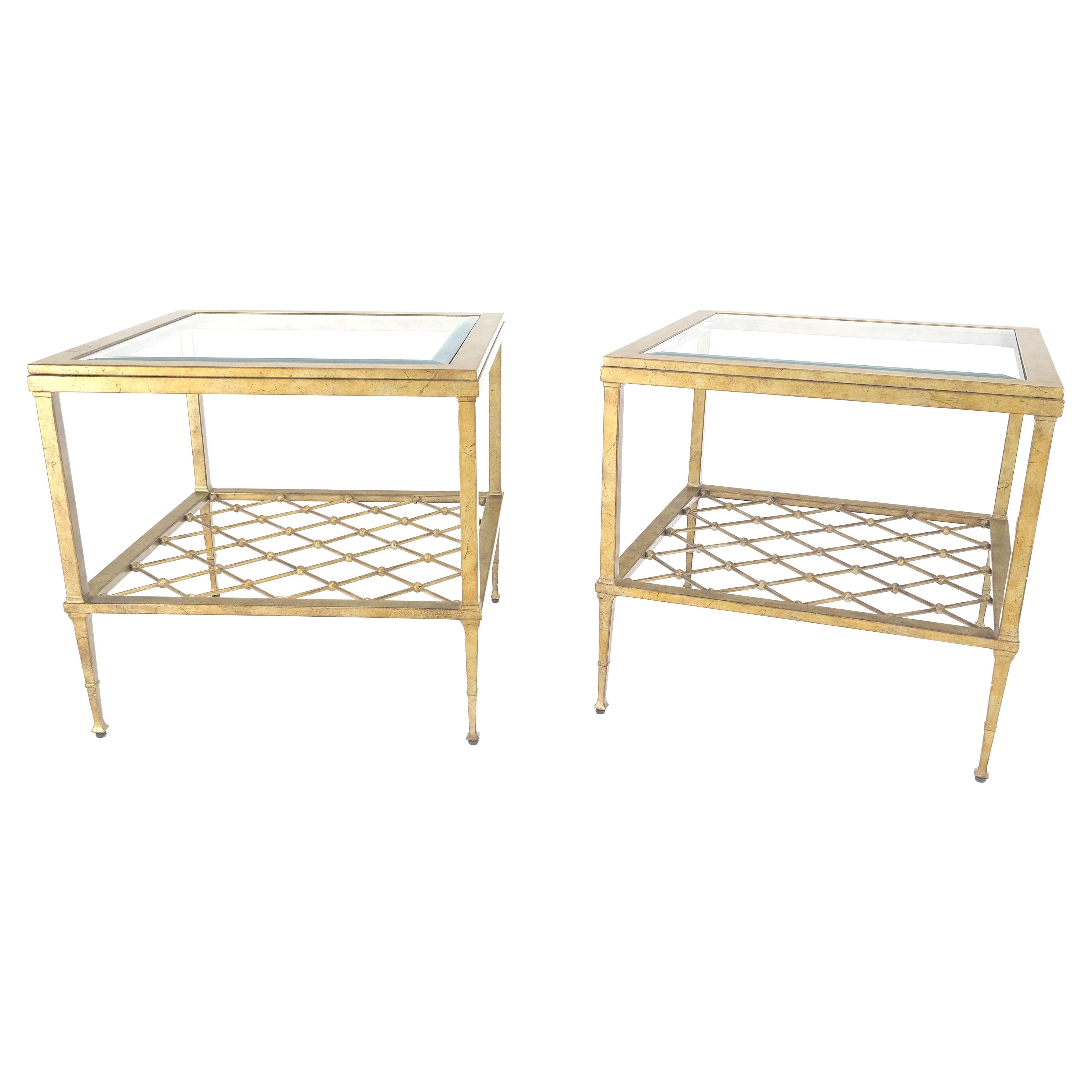 Pareja de mesas auxiliares cuadradas con tapa de cristal y metal dorado ¡MENTE! en venta