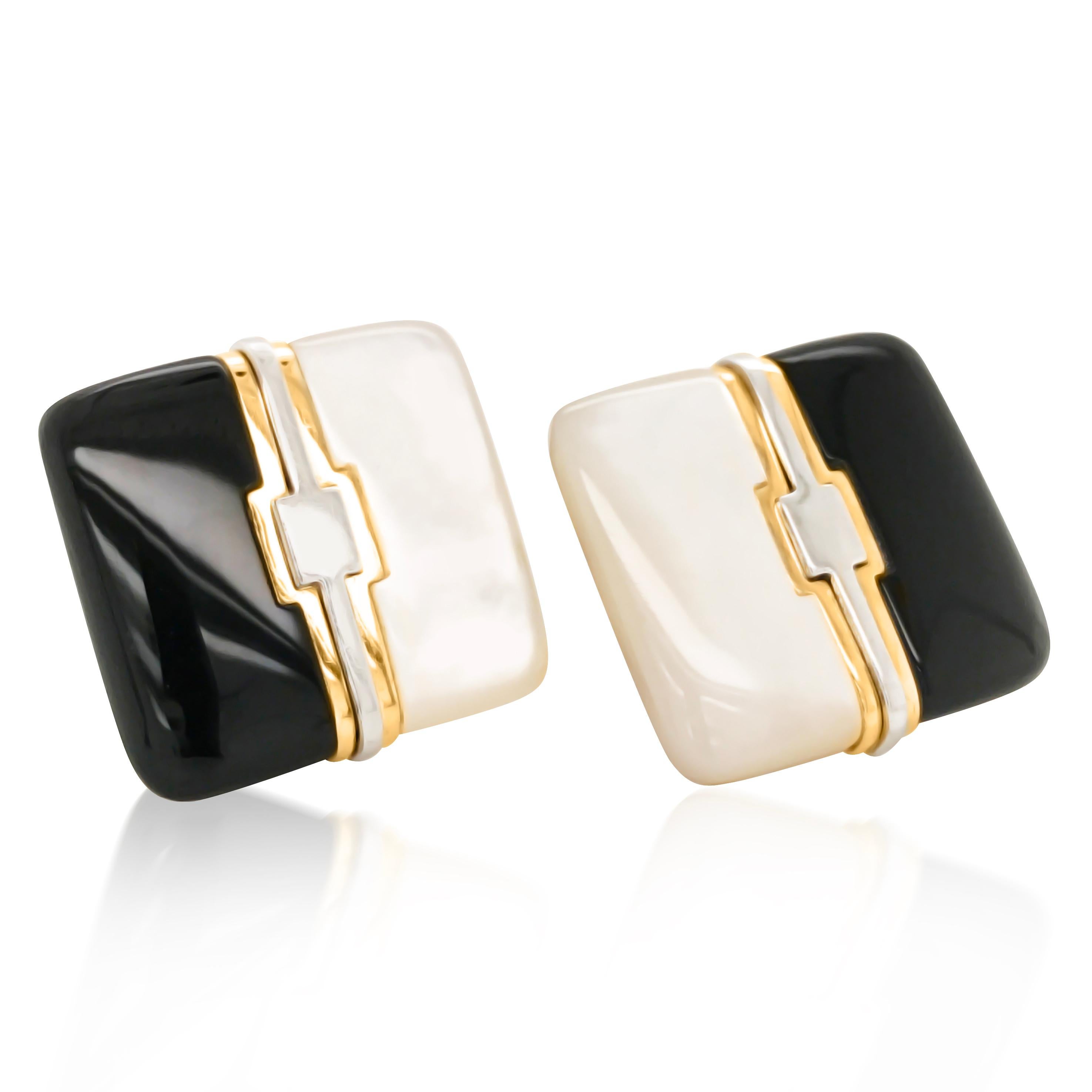 These glamorous and stylized square gold earrings are centered with 18K white and yellow gold connecting black agate and nacre (aka mother of pearl). The geometric designed earrings weigh 19.96 grams and measure 2.5*2.5cm.

Weight: 19.96 grams