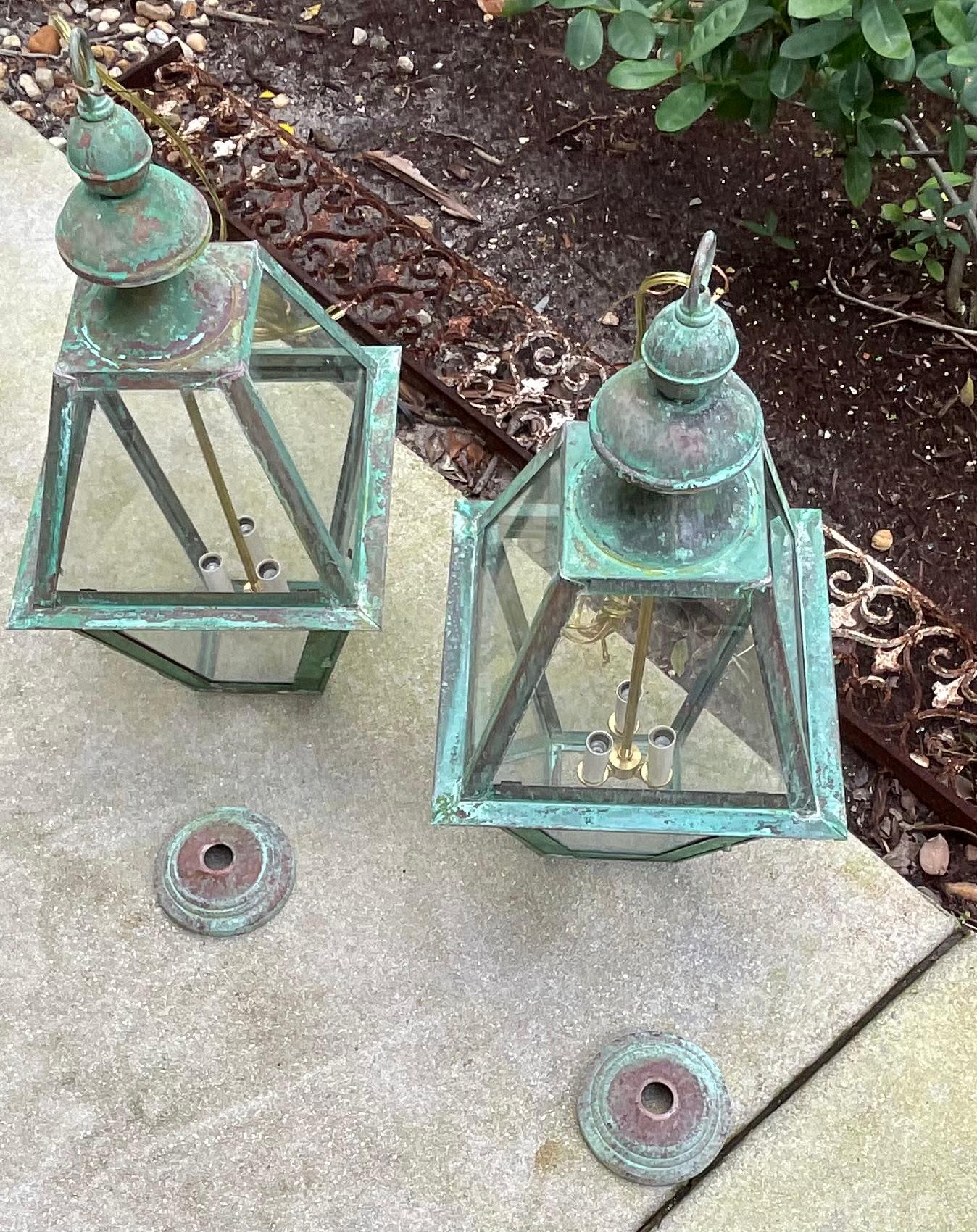 Hand-Crafted Pair Of Square Handcrafted Copper Hanging Lanterns For Sale