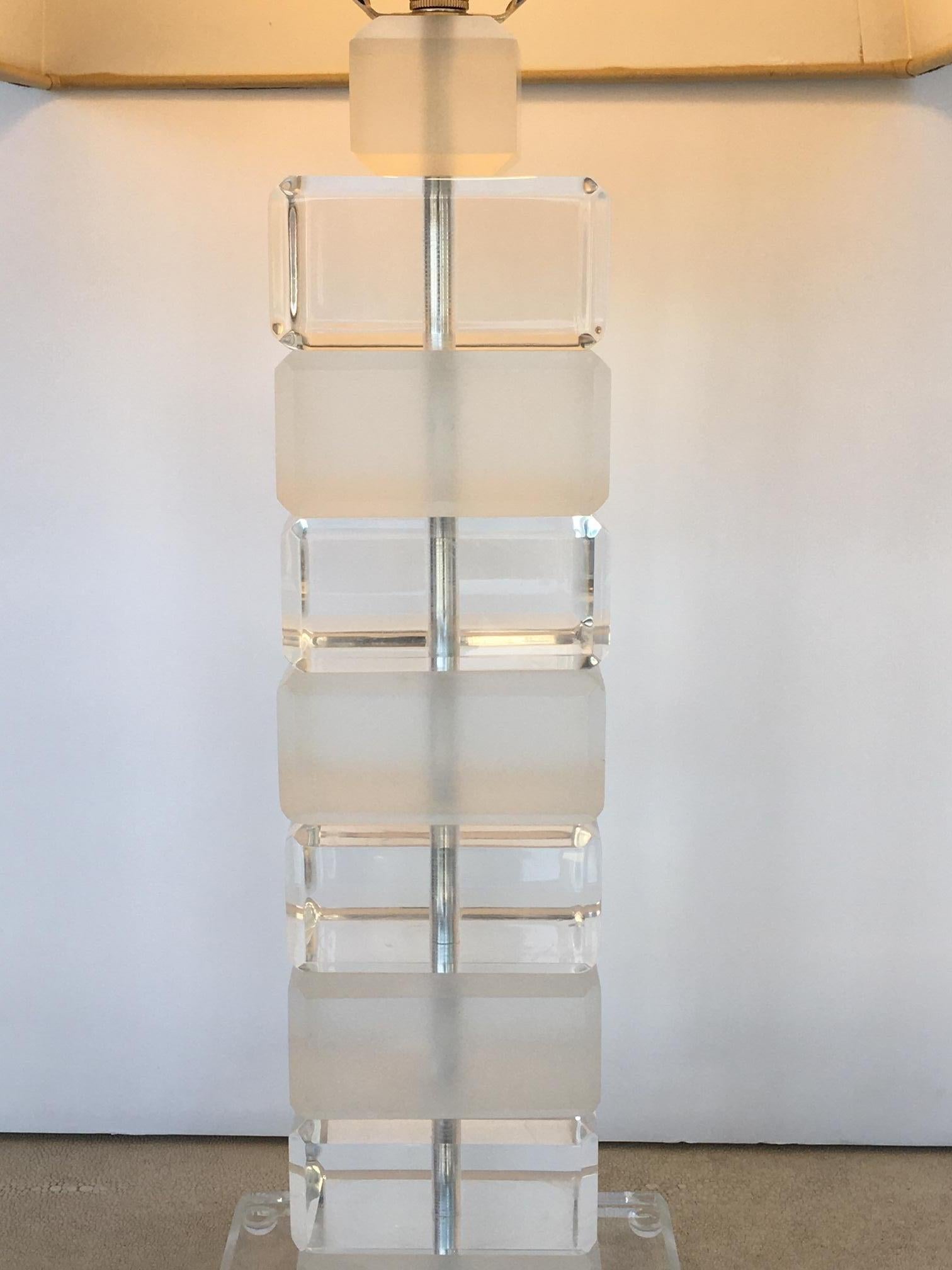 Pair of Square Lucite Table Lamps In Good Condition For Sale In Los Angeles, CA