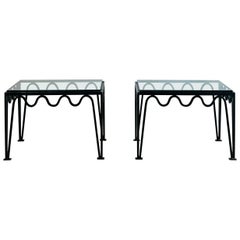 Paar quadratische 'Méandre'-Glas-Endtische oder zweiteiliger Couchtisch