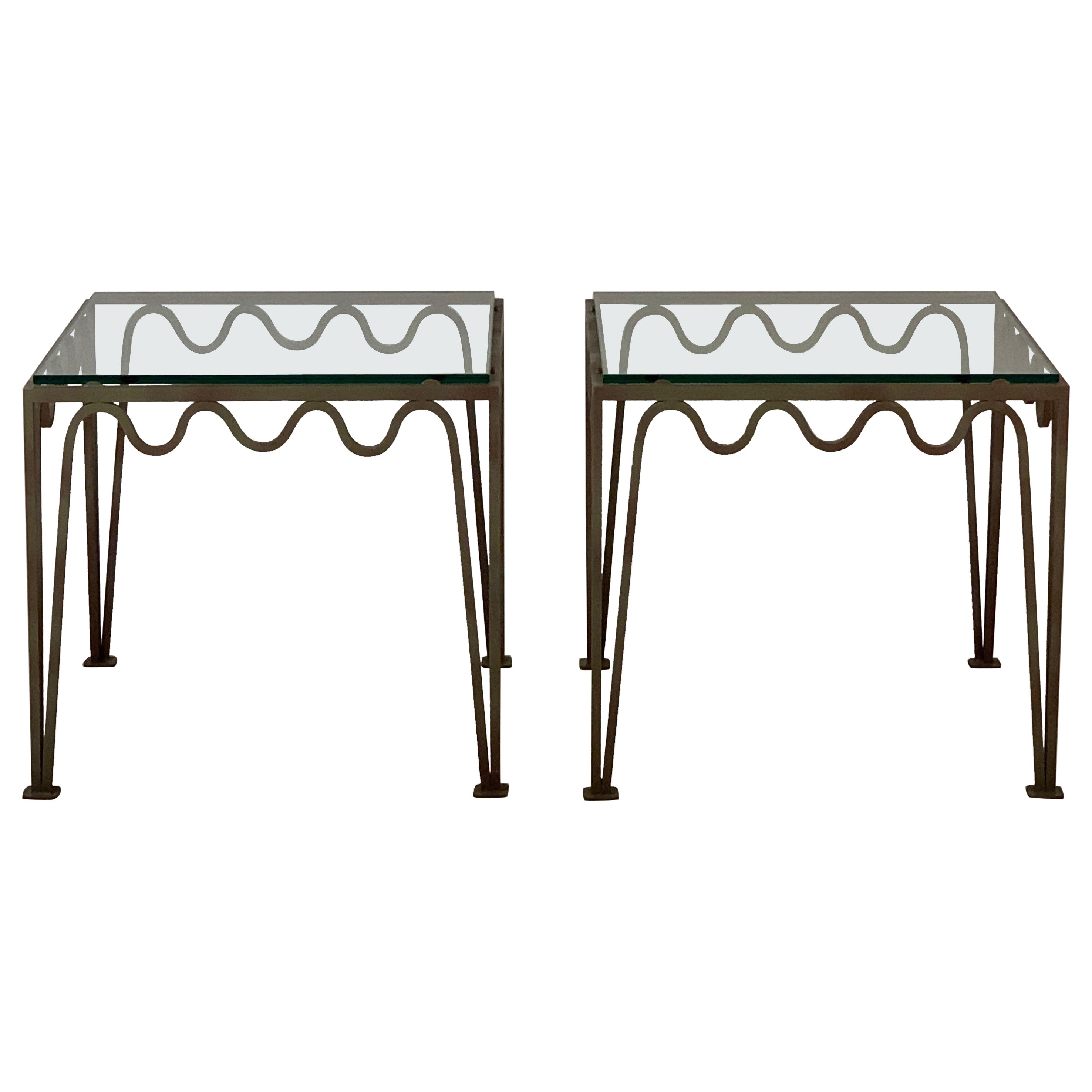 Paire de tables d'appoint ou de chevet carrées en verre et vert-de-gris 'Méandre' par Design Frères