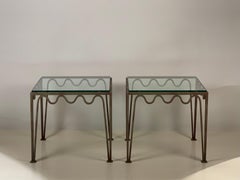 Paire de tables d'appoint ou de chevet carrées en verre et vert-de-gris 'Méandre' par Design Frères