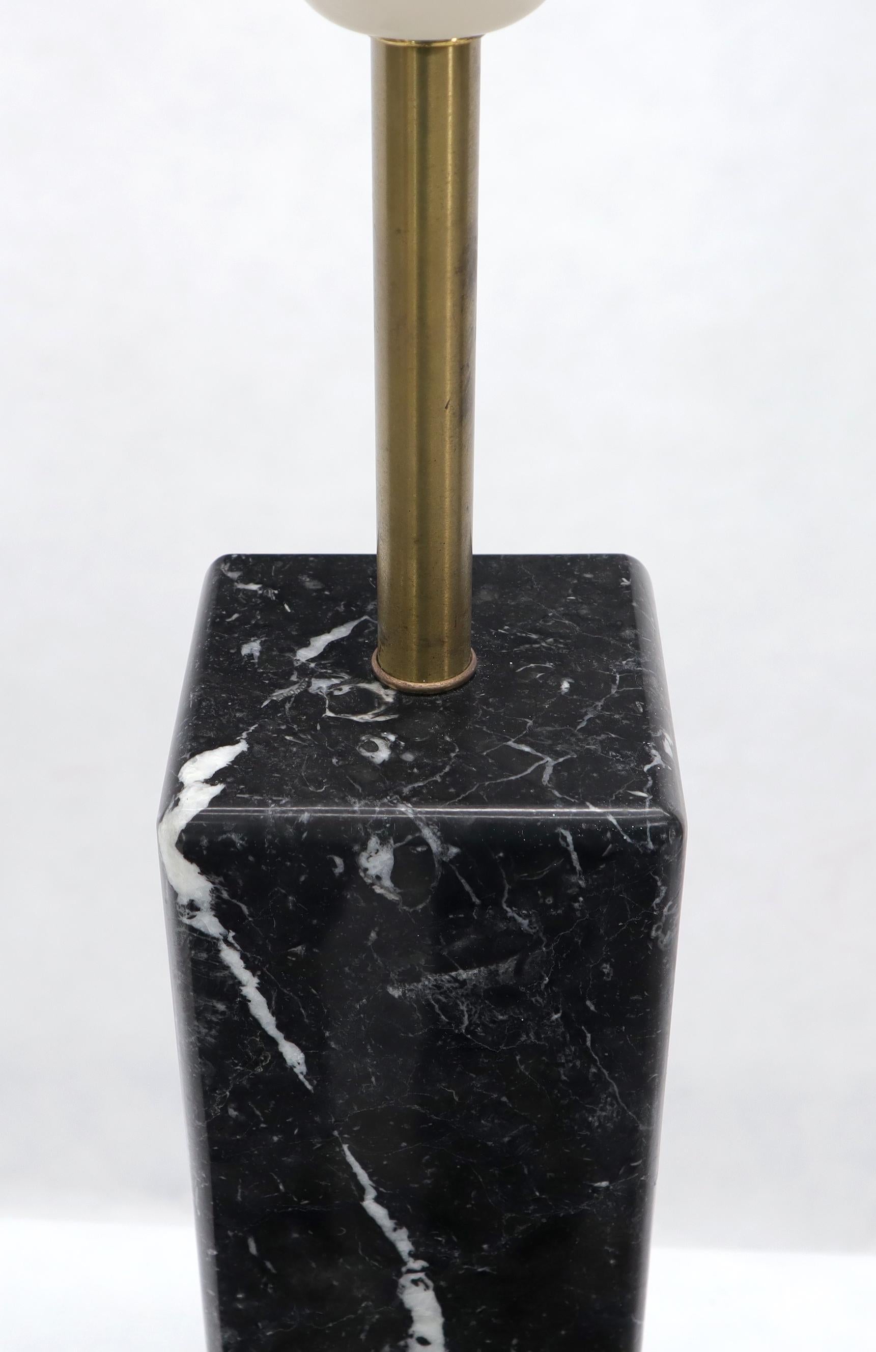 Pair of Square Pedestal Shape Black Marble and Brass Table Lamps In Good Condition For Sale In Rockaway, NJ