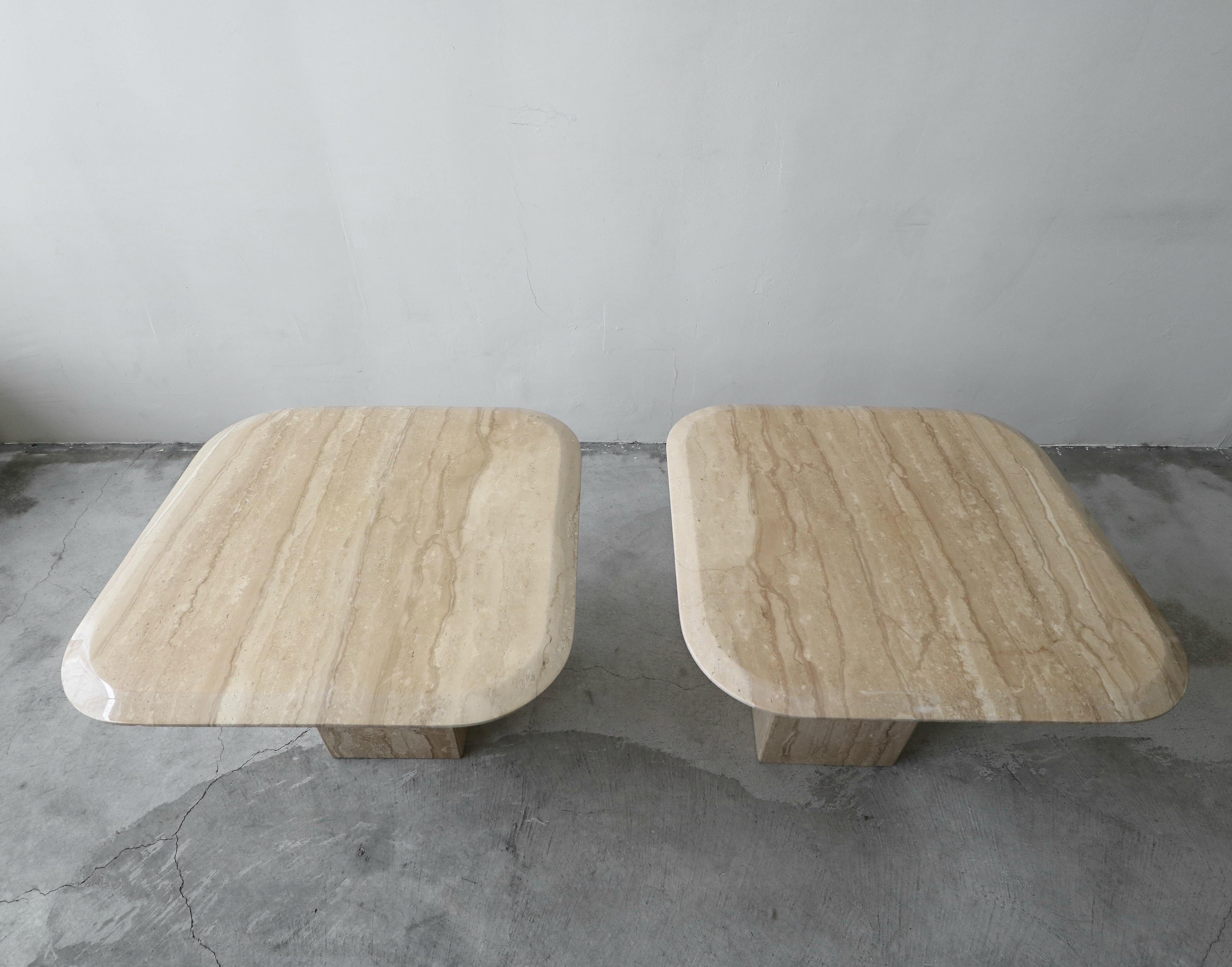 Pair of Square Polished Italian Travertine Side Tables In Good Condition In Las Vegas, NV