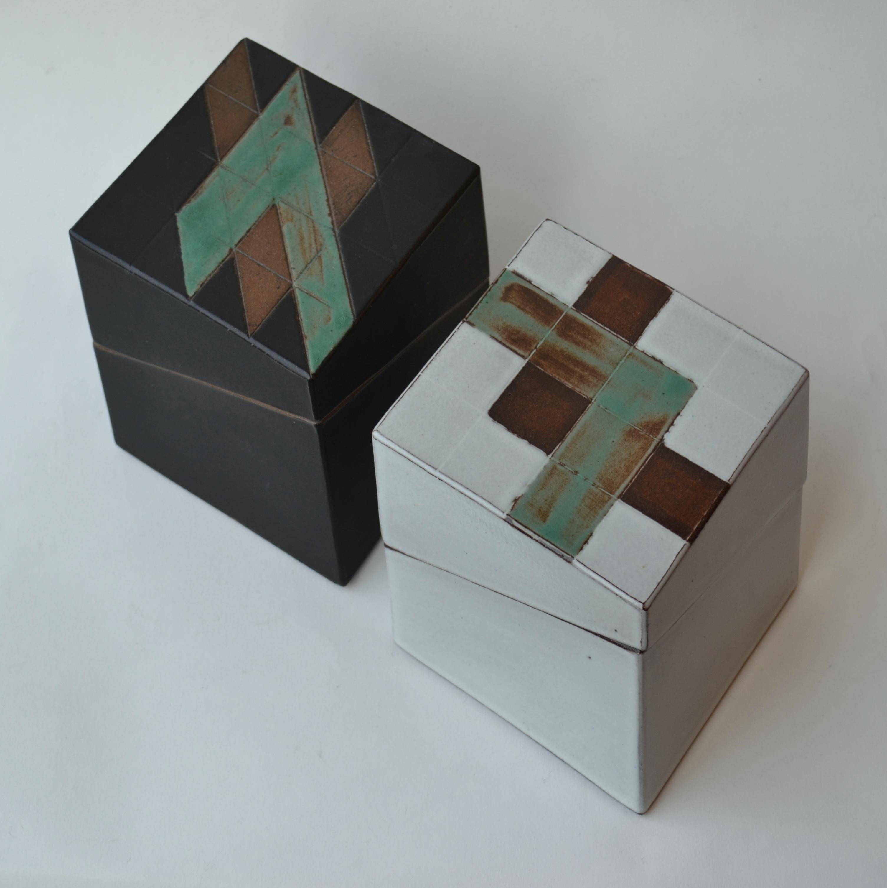Late 20th Century Pair of Square Geometric Ceramic Boxes in Black and White For Sale