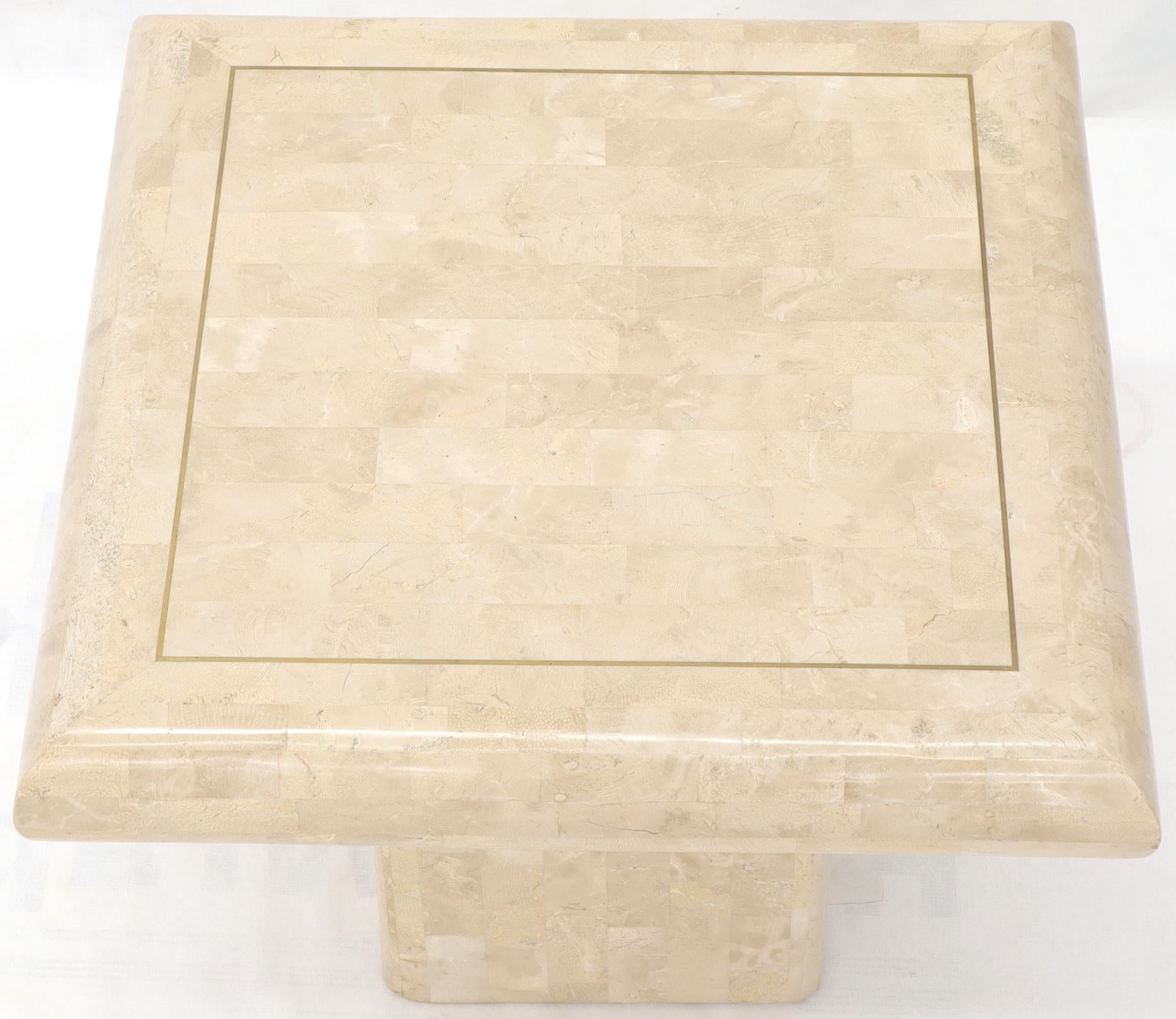 Paar quadratische Tessellated Steinfurnier Messing Inlay End Tables Ständer im Angebot 4