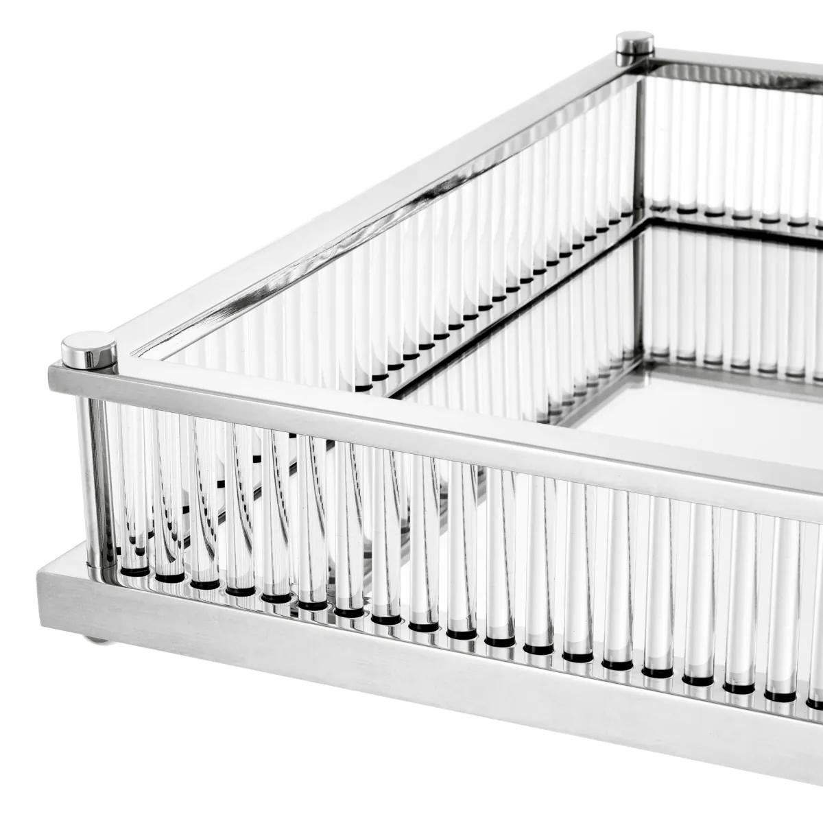 Paar quadratische Tabletts aus versilbertem Metall, verspiegeltem Glas und Klarglas. (Versilberung) im Angebot