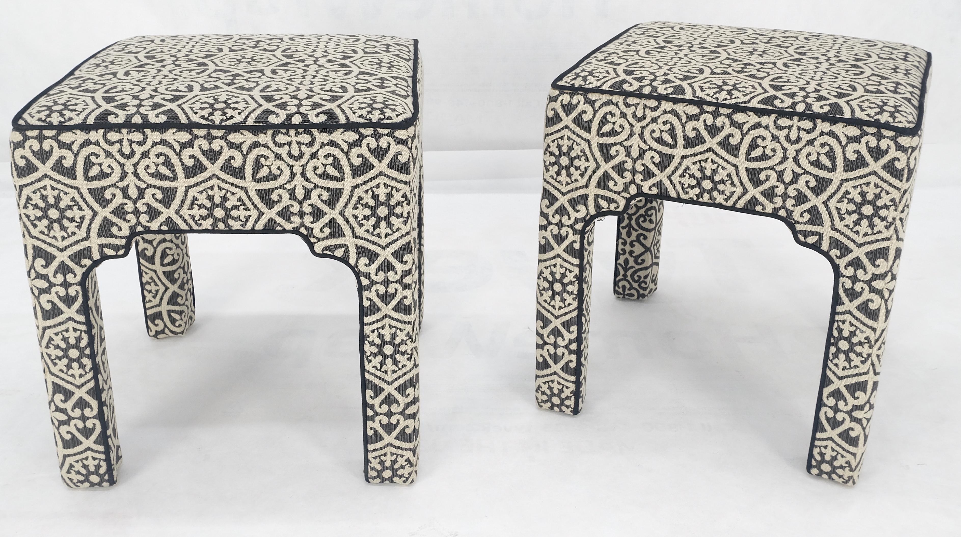 Mid-Century moderno Coppia di panche quadrate imbottite in bianco e nero nello stile di Billy Baldwin in vendita