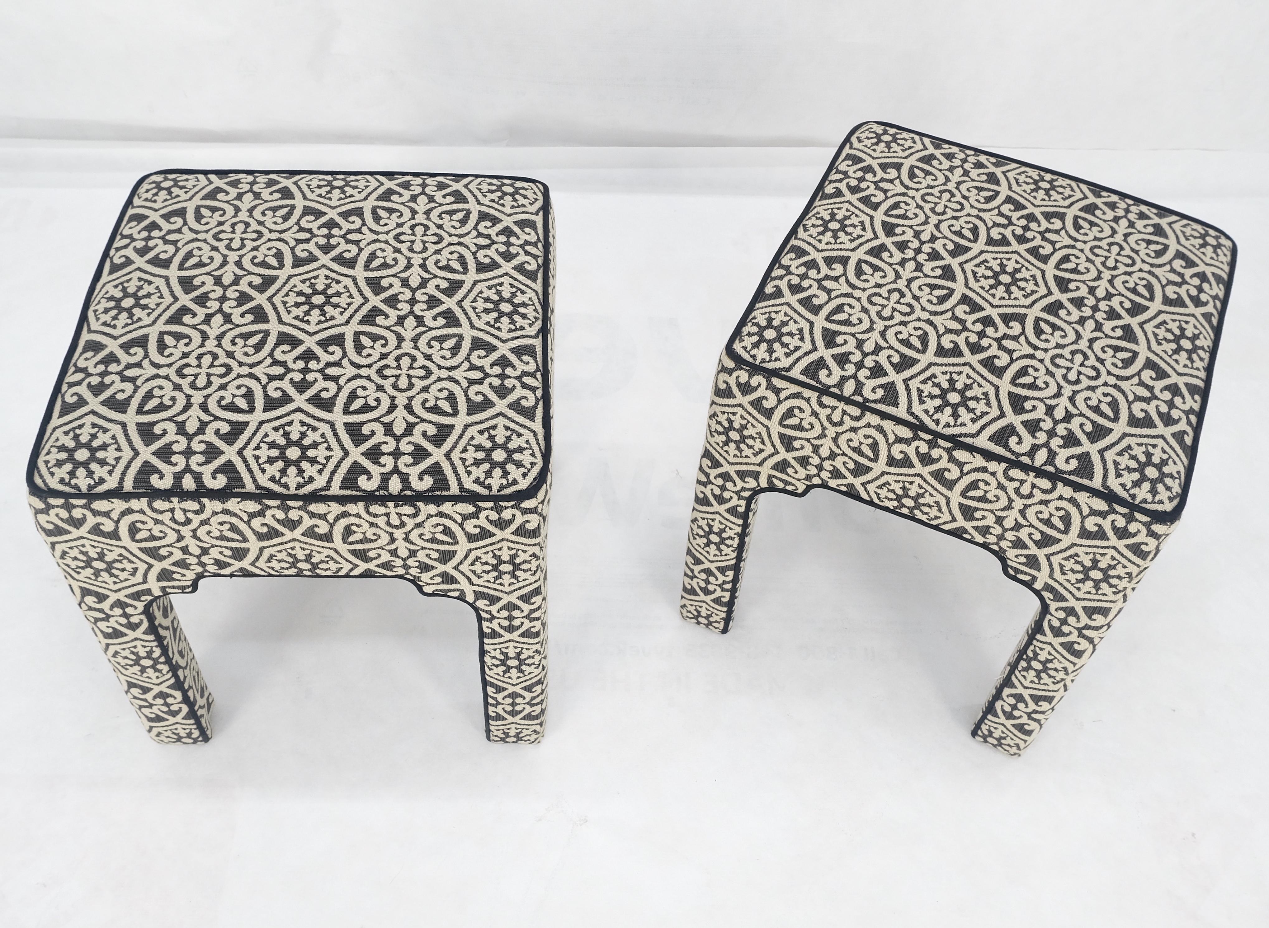 XX secolo Coppia di panche quadrate imbottite in bianco e nero nello stile di Billy Baldwin in vendita