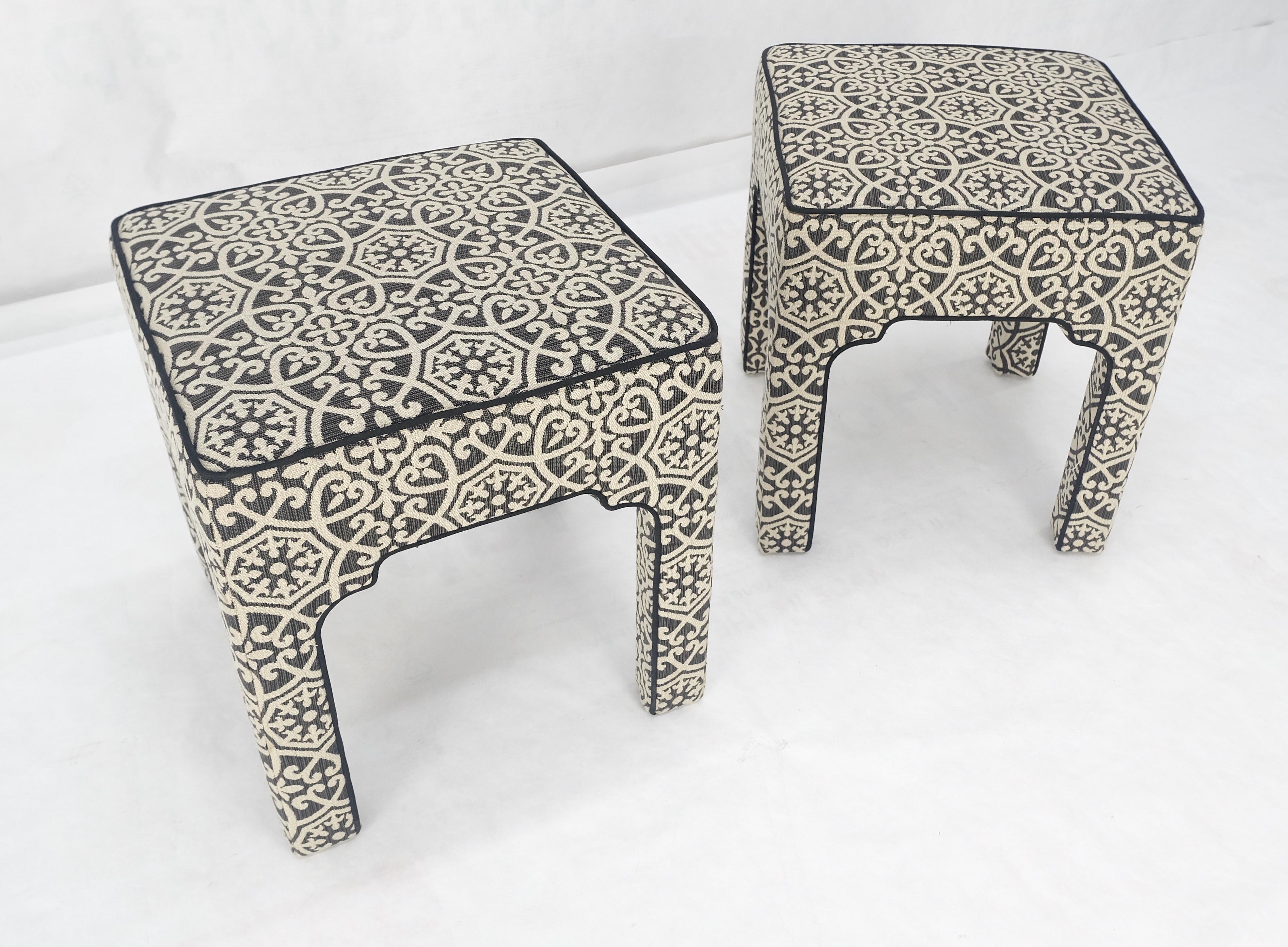 Coppia di panche quadrate imbottite in bianco e nero nello stile di Billy Baldwin in vendita 1