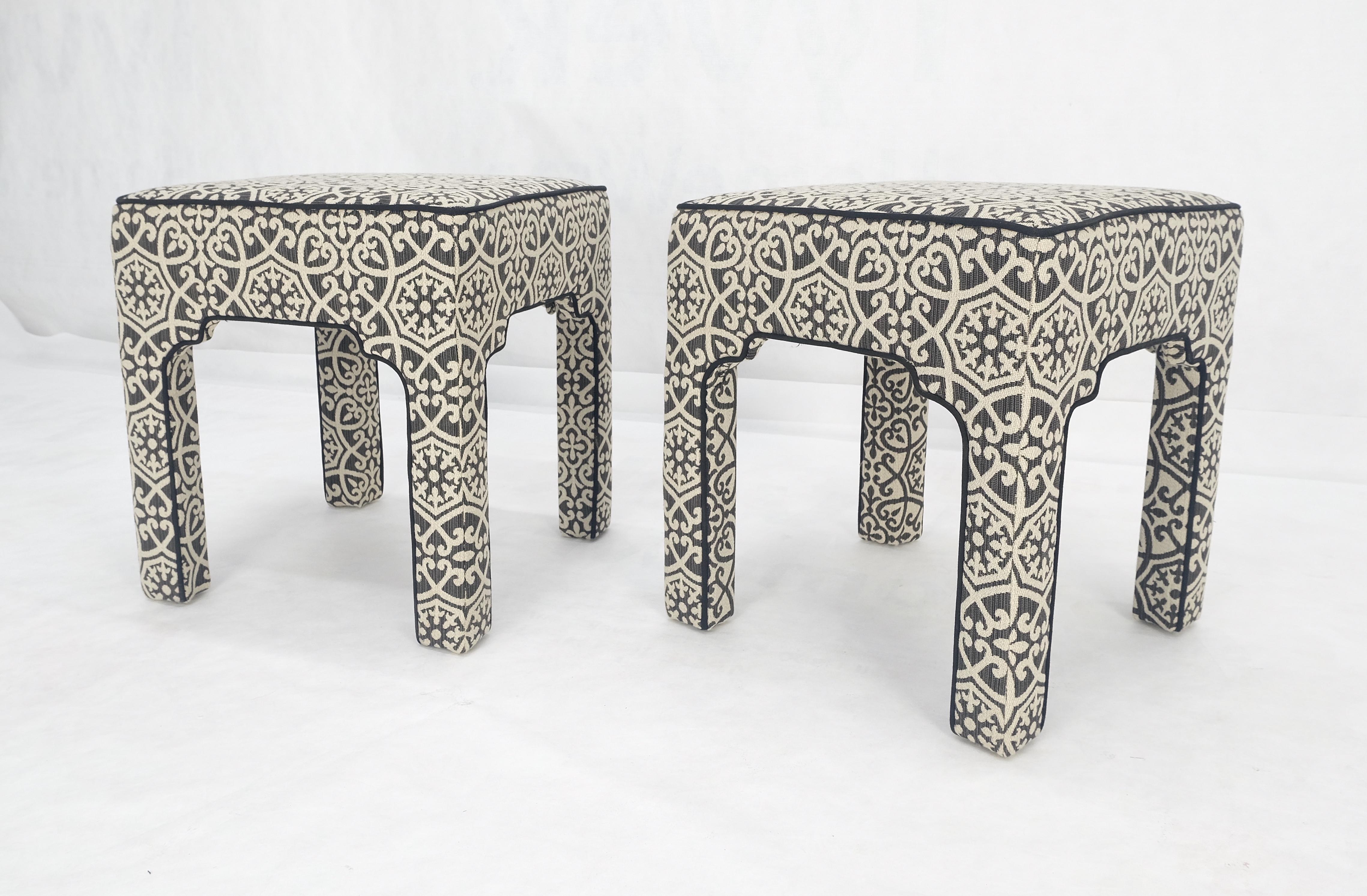 Coppia di panche quadrate imbottite in bianco e nero nello stile di Billy Baldwin in vendita 2
