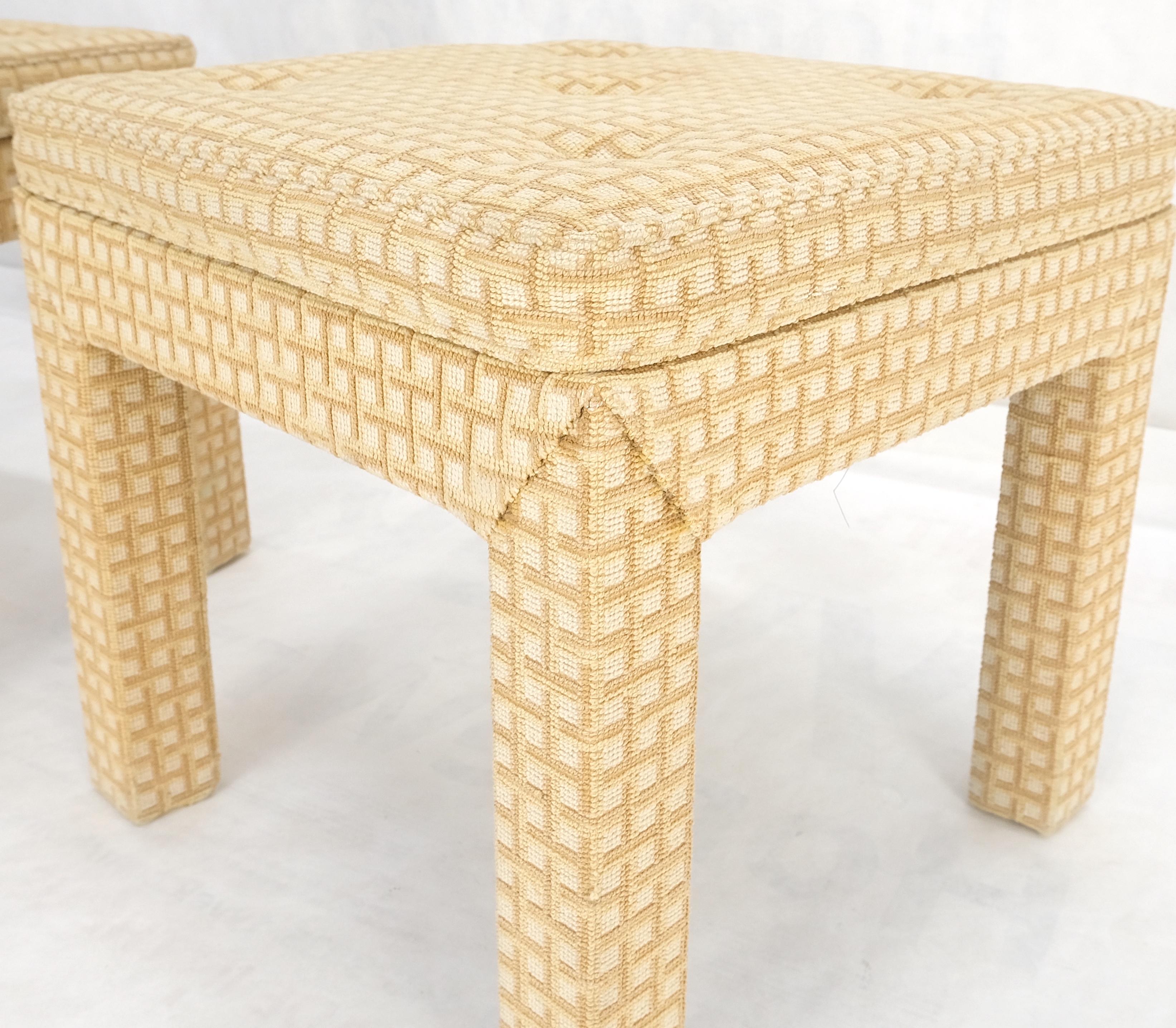Mid-Century Modern Paire de bancs carrés tapissés crème et blanc dans le style de Billy Baldwin MINT en vente