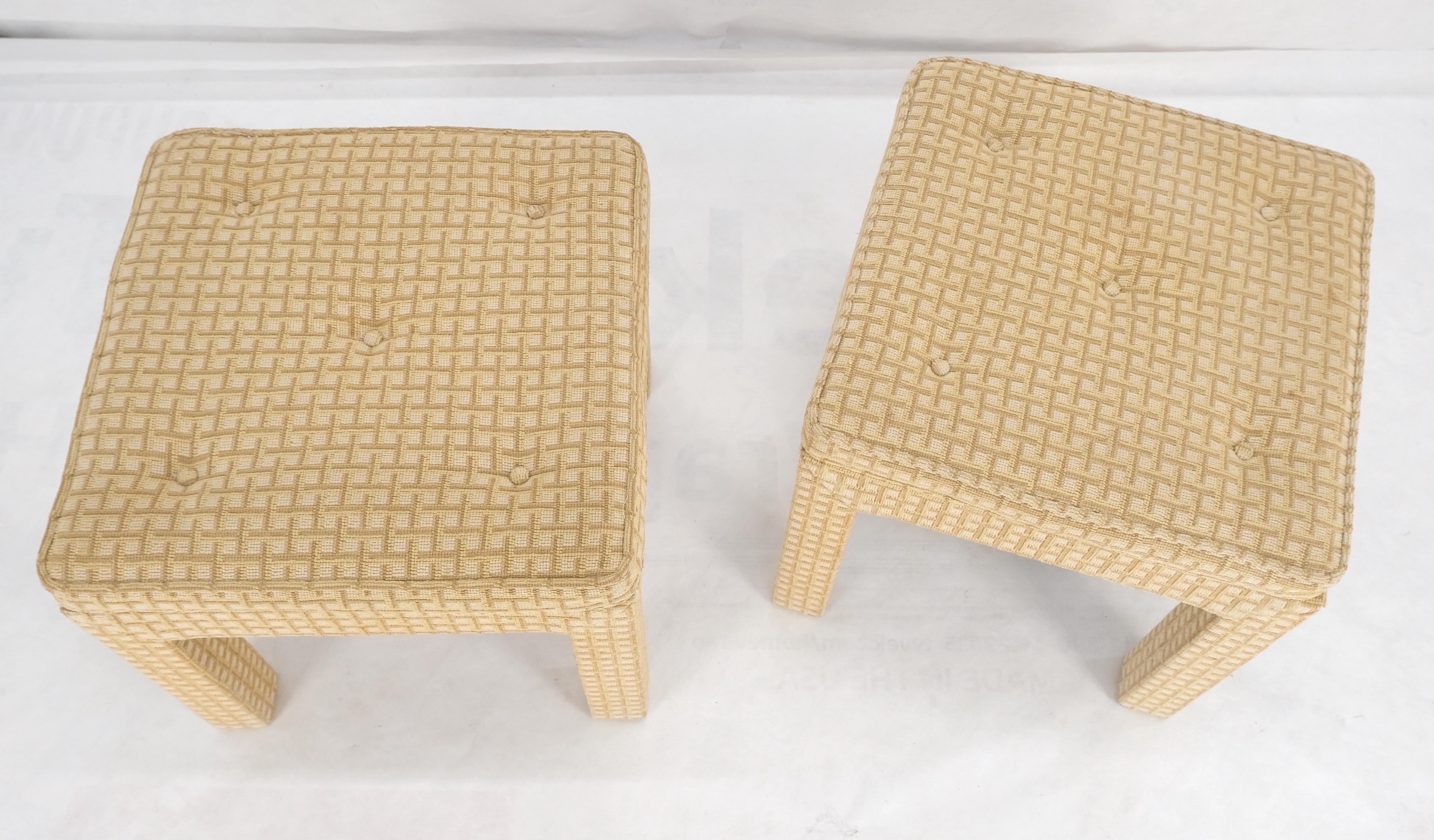Paire de bancs carrés tapissés crème et blanc dans le style de Billy Baldwin MINT Bon état - En vente à Rockaway, NJ