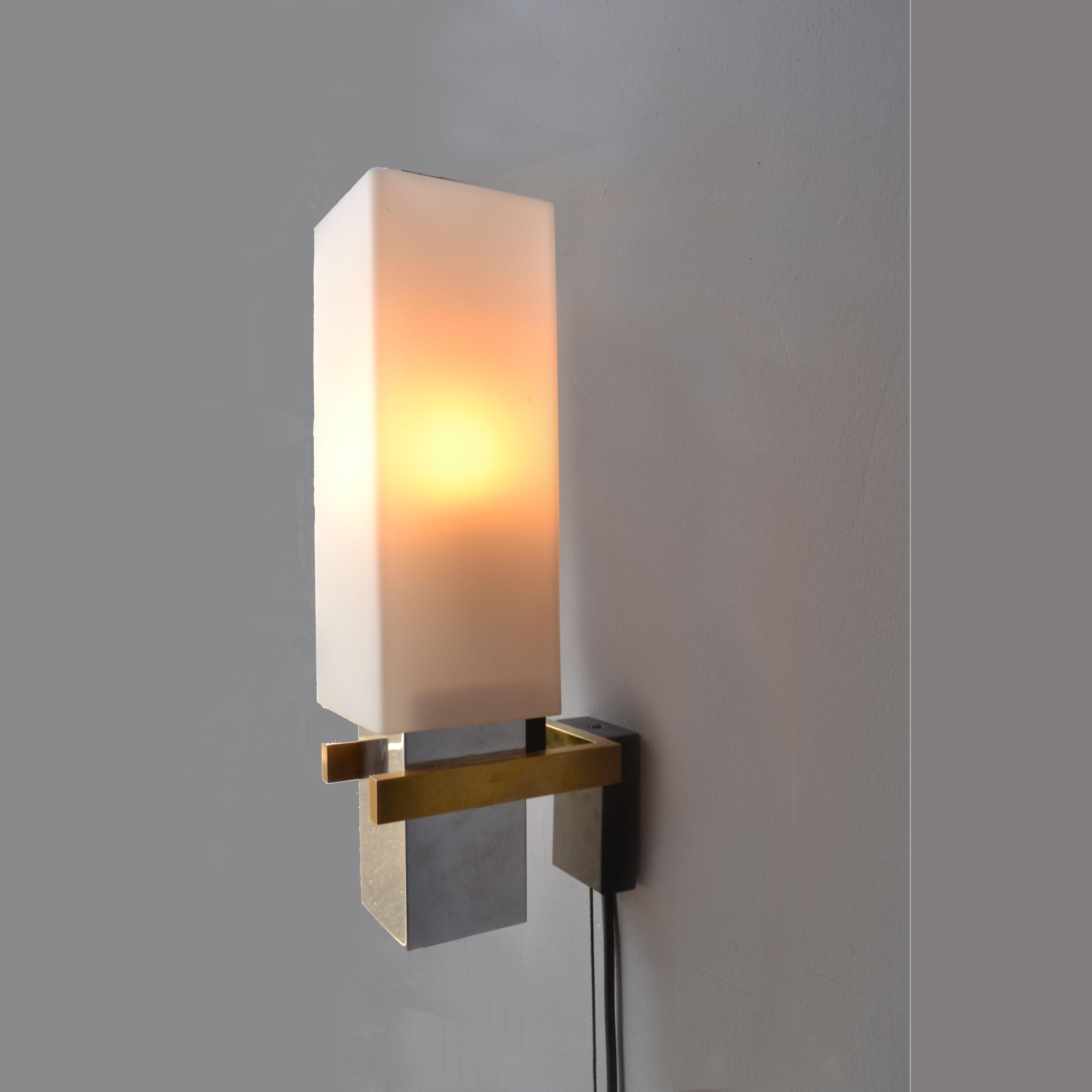 Pair of rectangular Wall Lights Opaline Glass Italian 1960's In Excellent Condition For Sale In London, GB