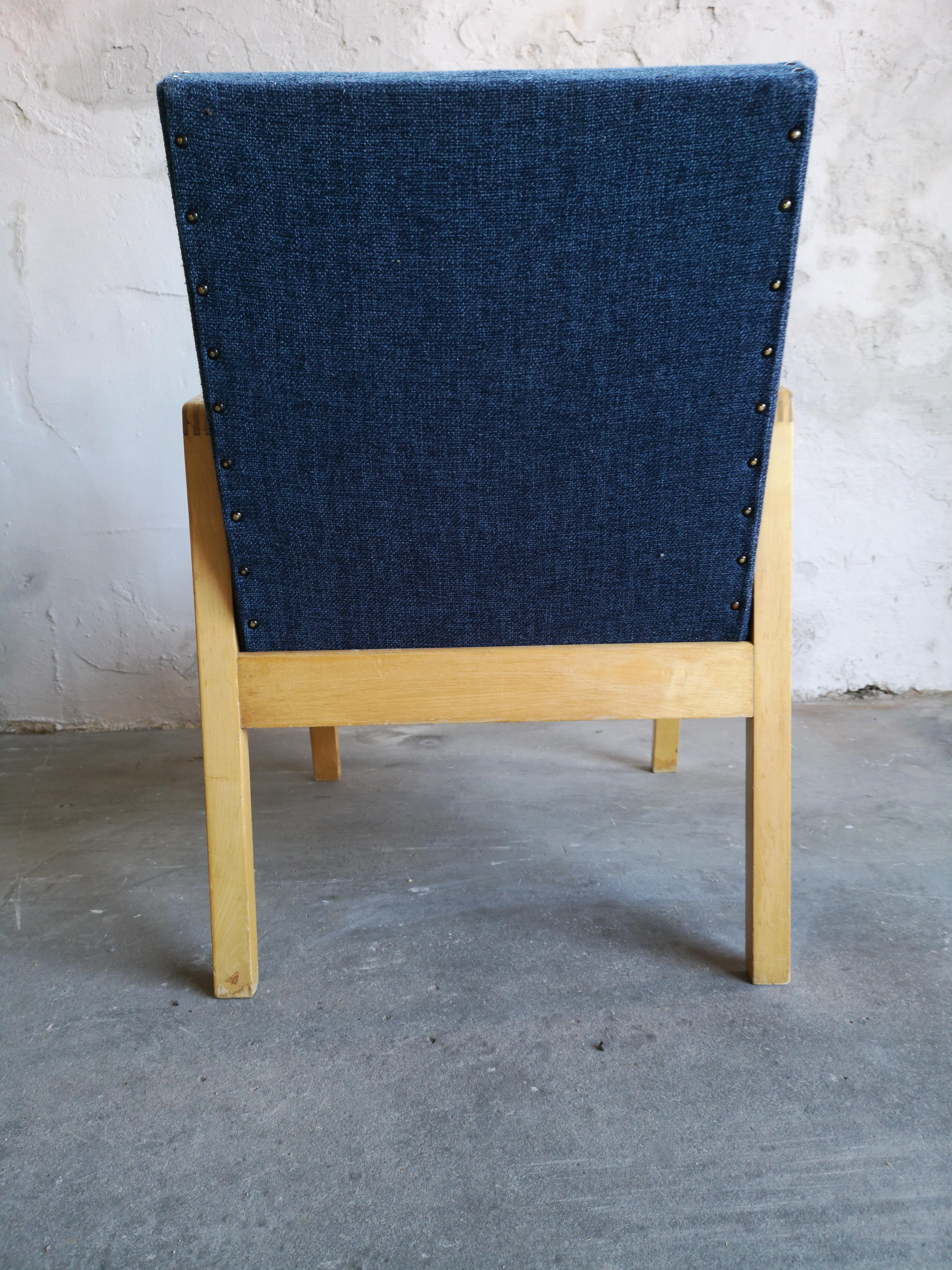 Pair of Stackable Alvar Aalto Upholstered Hallway Chair 54/404 For Sale 1