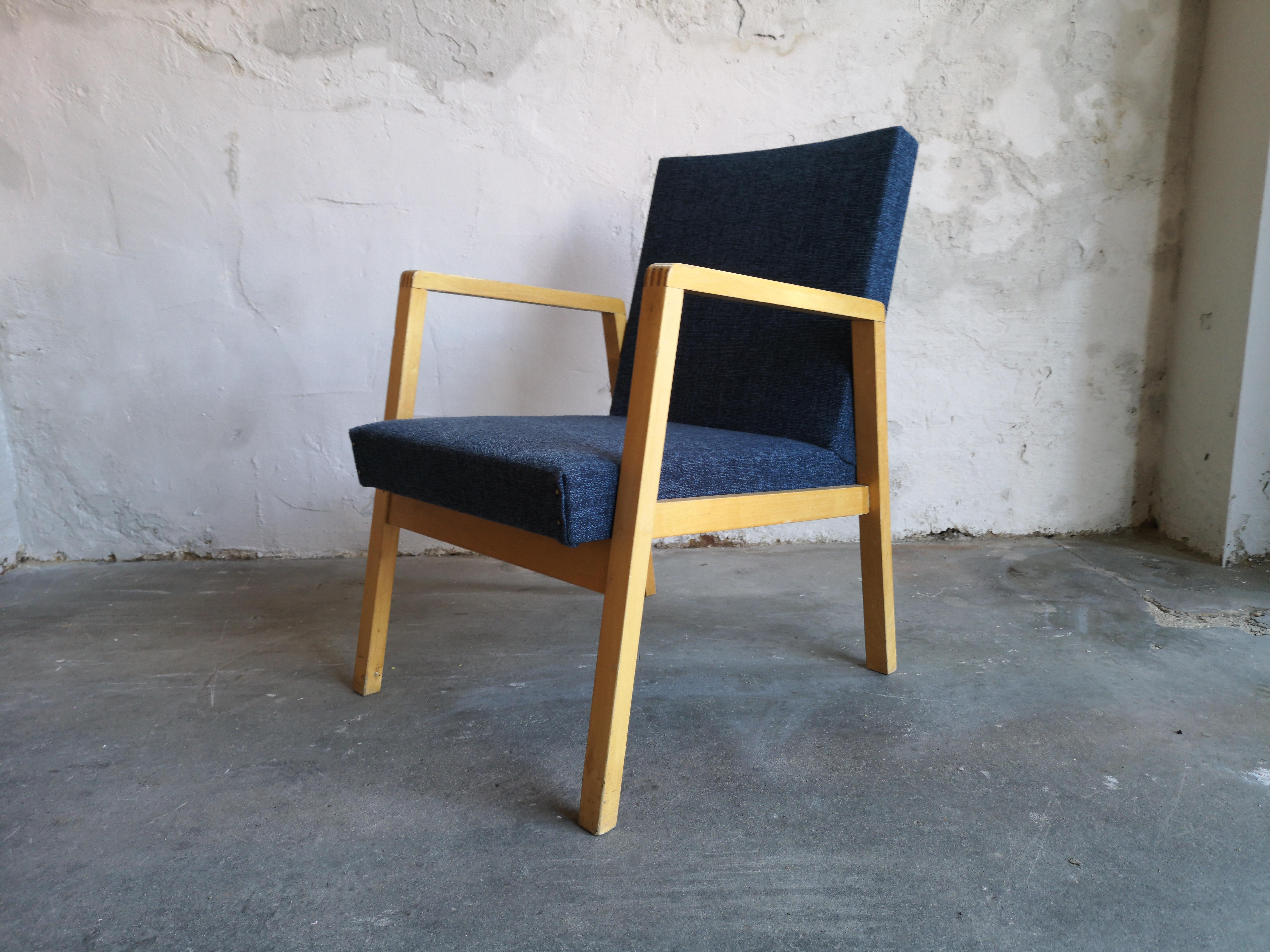 Finnish Pair of Stackable Alvar Aalto Upholstered Hallway Chair 54/404 For Sale