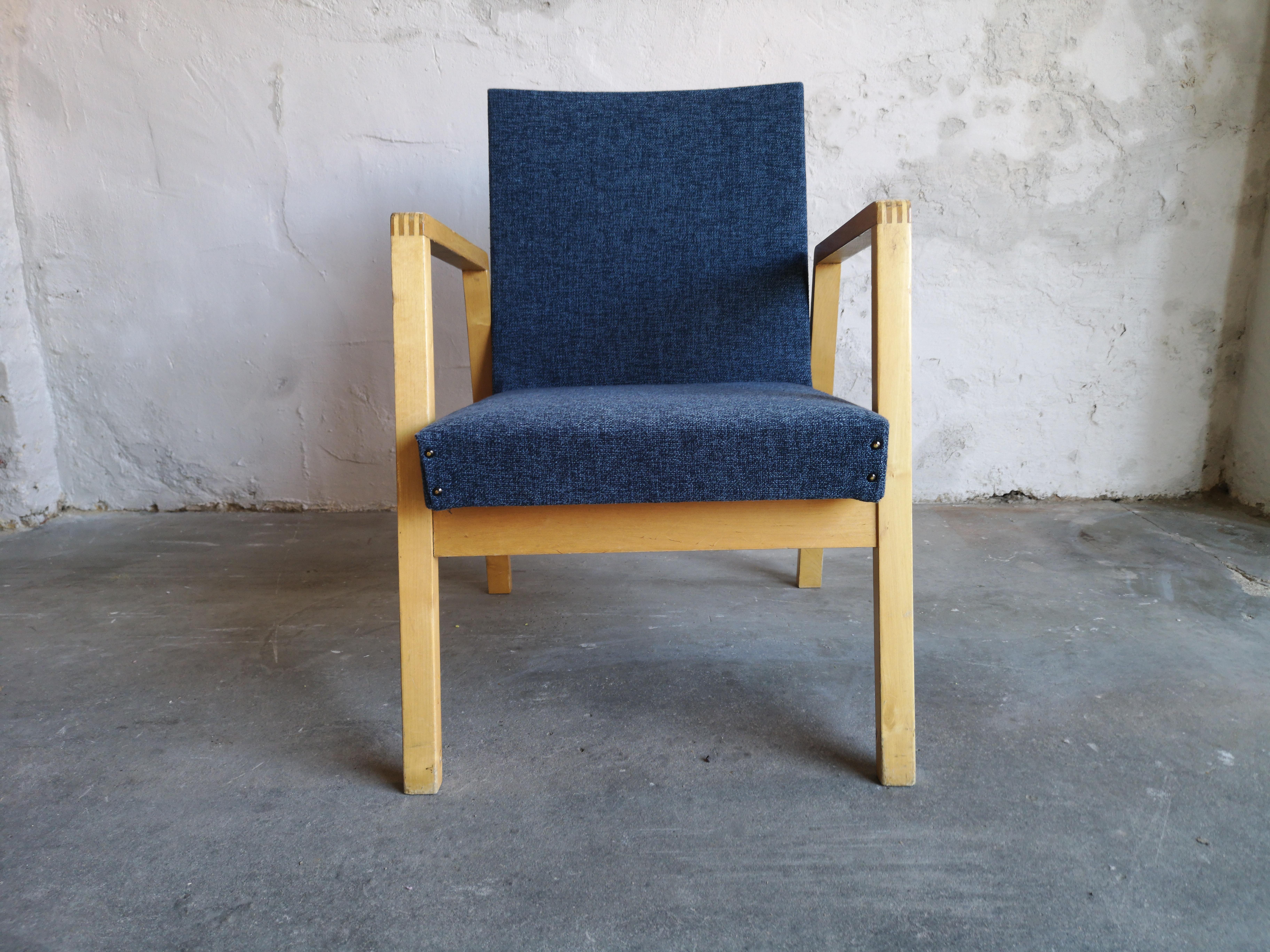 20th Century Pair of Stackable Alvar Aalto Upholstered Hallway Chair 54/404 For Sale