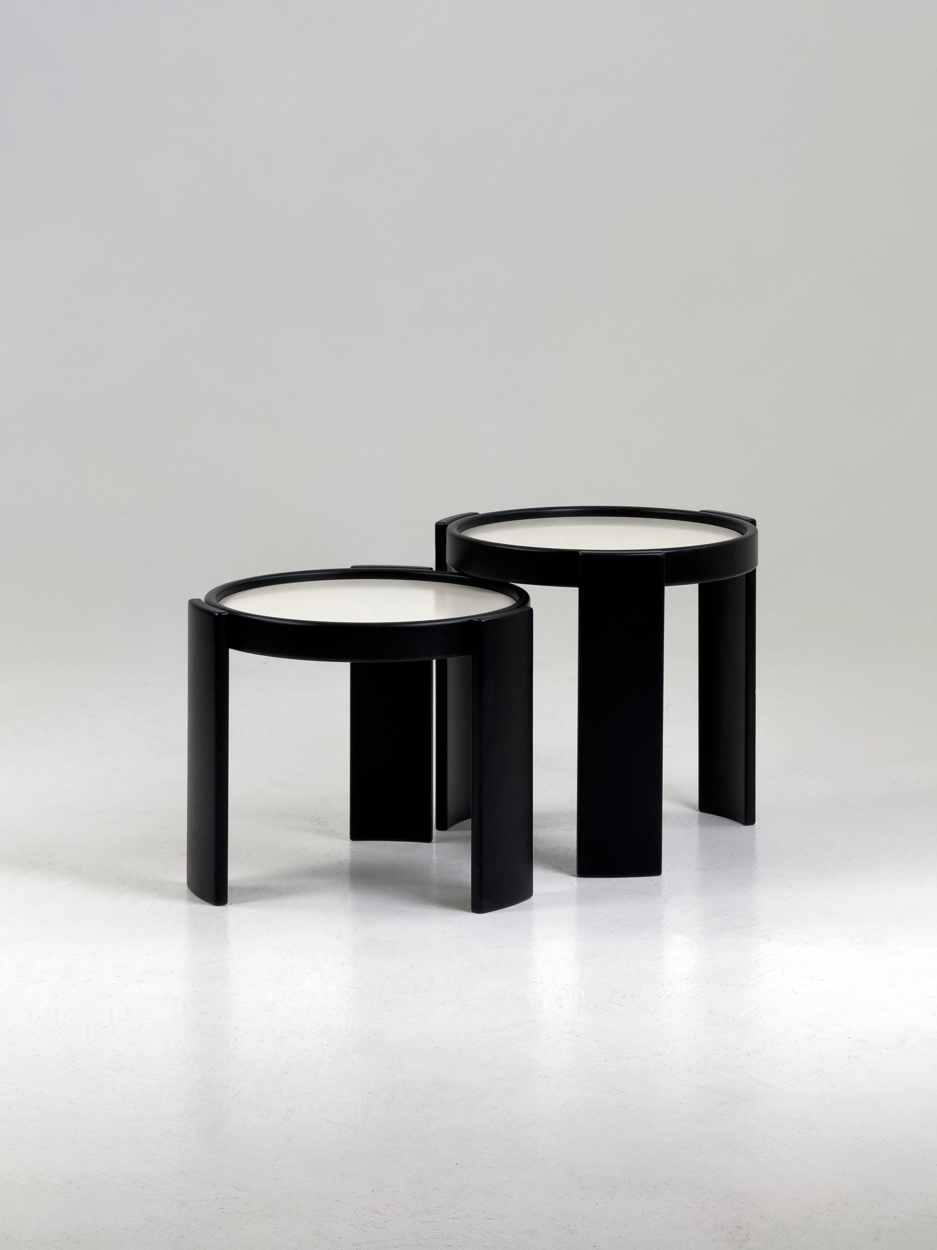 Pair of Stackable Coffee Tables, Model 780/783 by G.Frattini for Cassina, 1960s For Sale 3