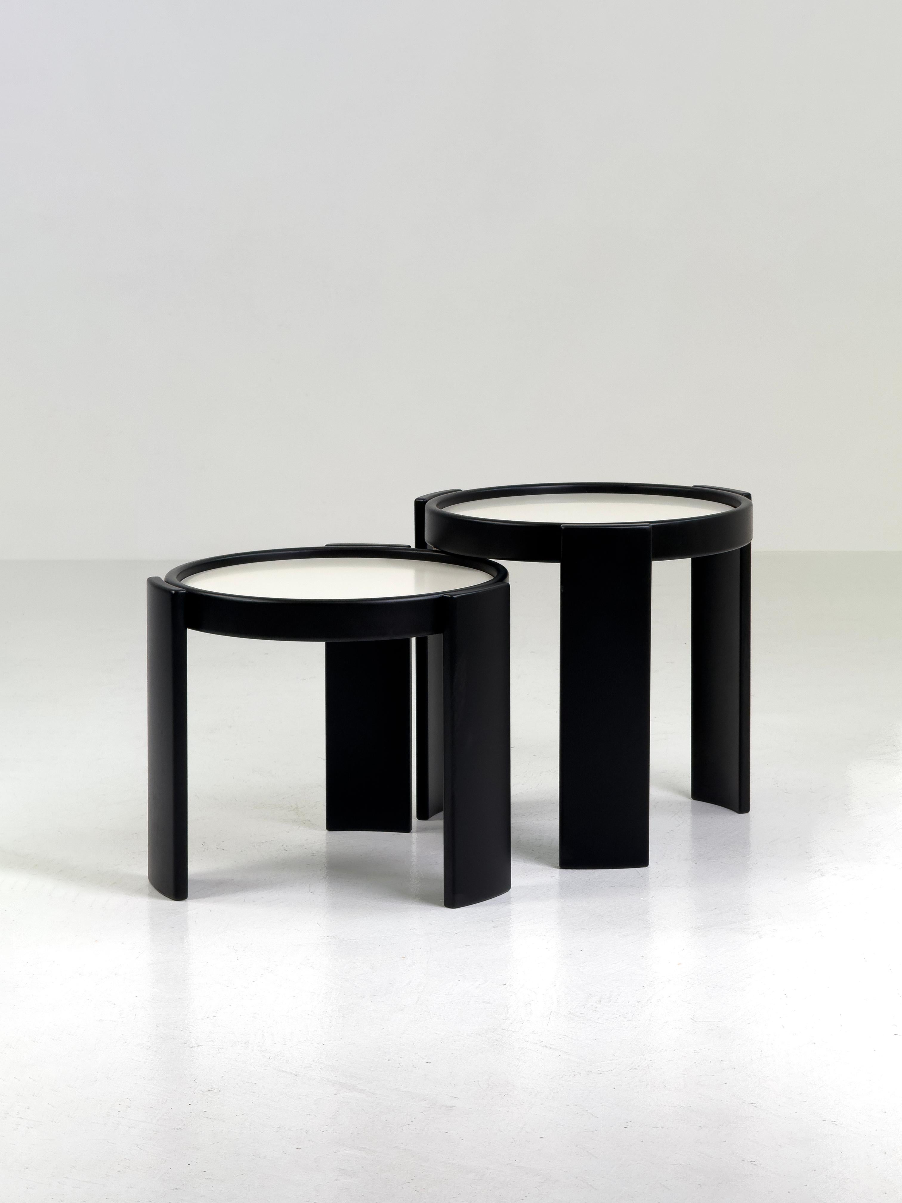 Pair of Stackable Coffee Tables, Model 780/783 by G.Frattini for Cassina, 1960s For Sale 4
