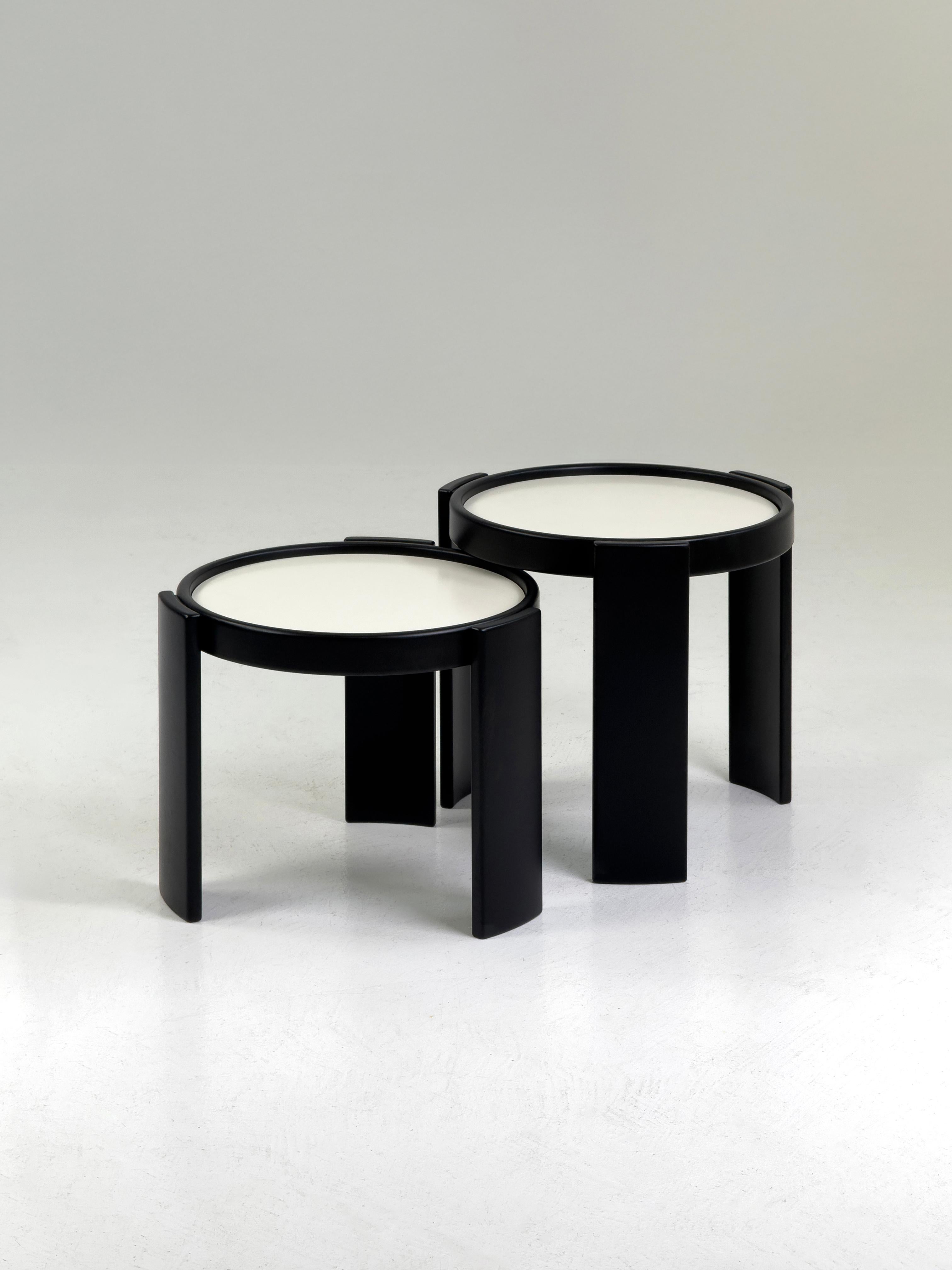 Pair of Stackable Coffee Tables, Model 780/783 by G.Frattini for Cassina, 1960s For Sale 5