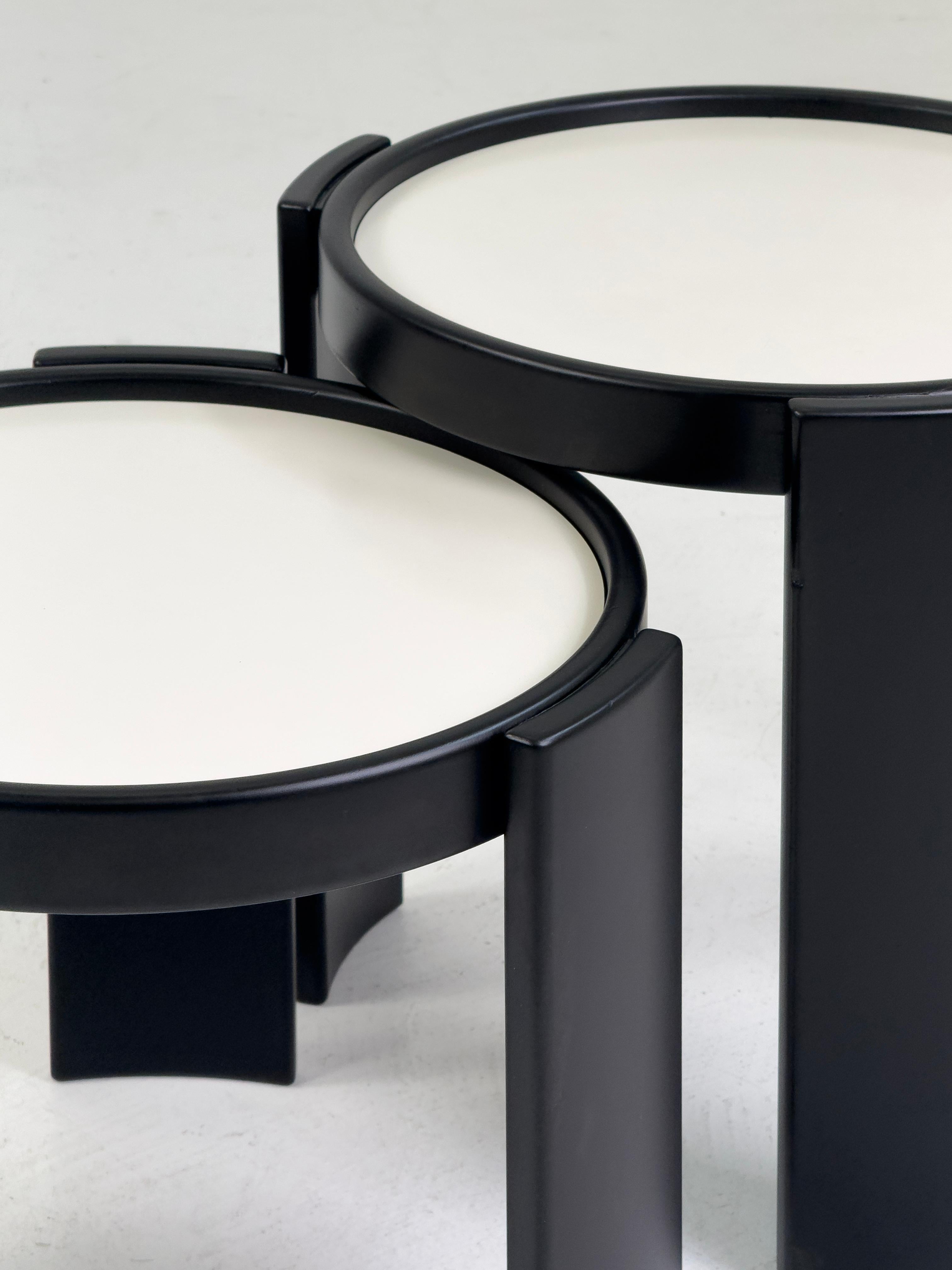 Pair of Stackable Coffee Tables, Model 780/783 by G.Frattini for Cassina, 1960s For Sale 8