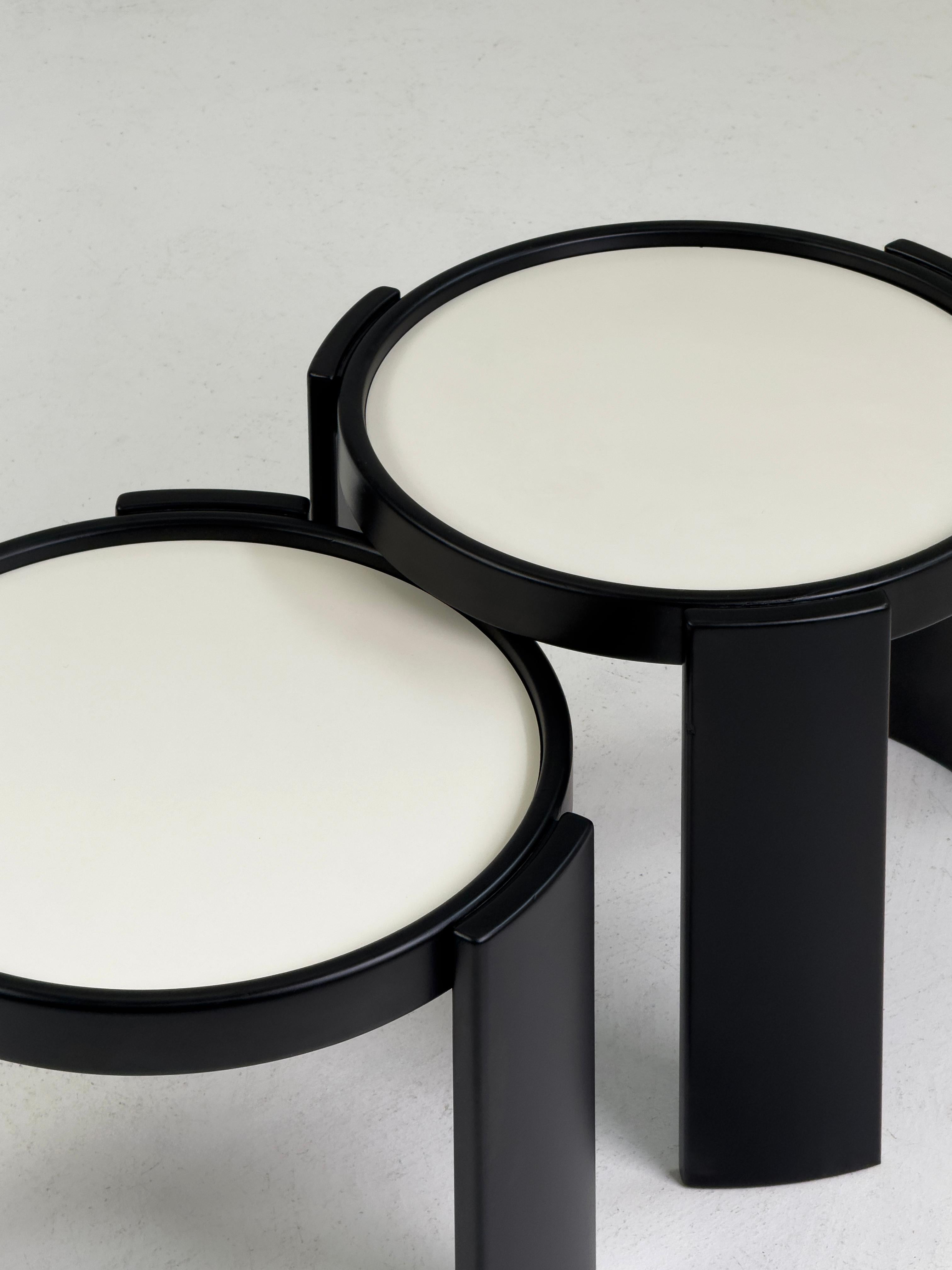 Pair of Stackable Coffee Tables, Model 780/783 by G.Frattini for Cassina, 1960s For Sale 9