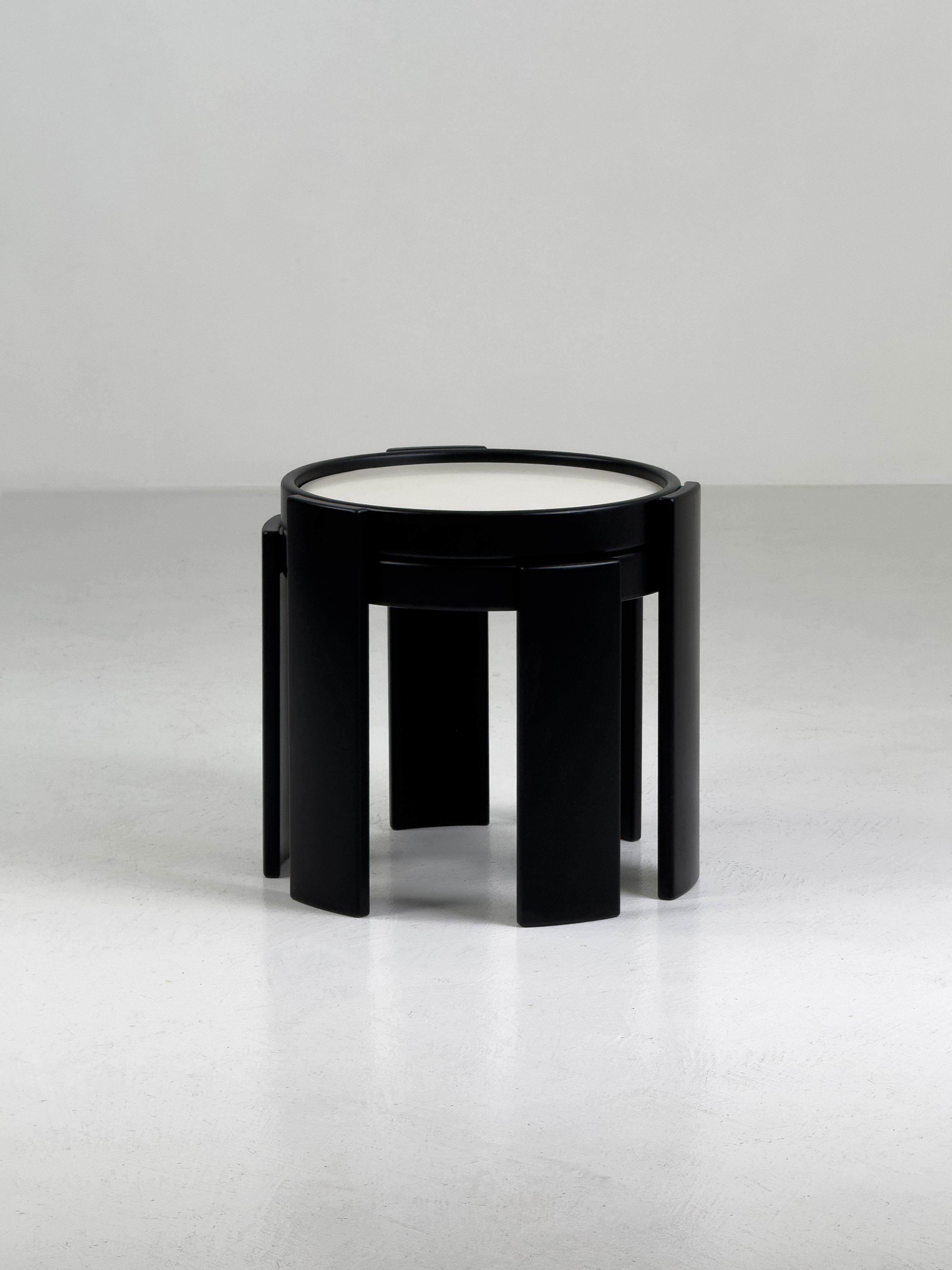 Pair of Stackable Coffee Tables, Model 780/783 by G.Frattini for Cassina, 1960s For Sale 11