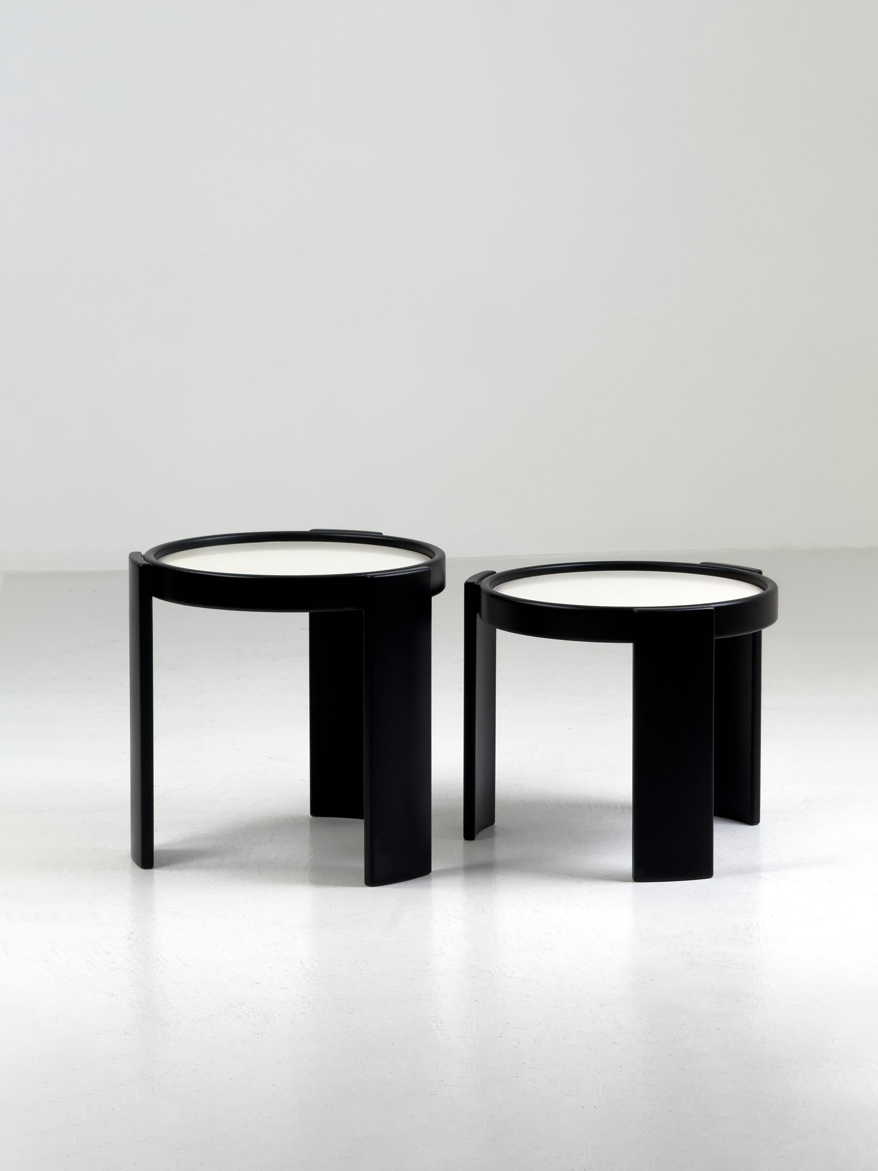 Mid-Century Modern Pair of Stackable Coffee Tables, Model 780/783 by G.Frattini for Cassina, 1960s For Sale