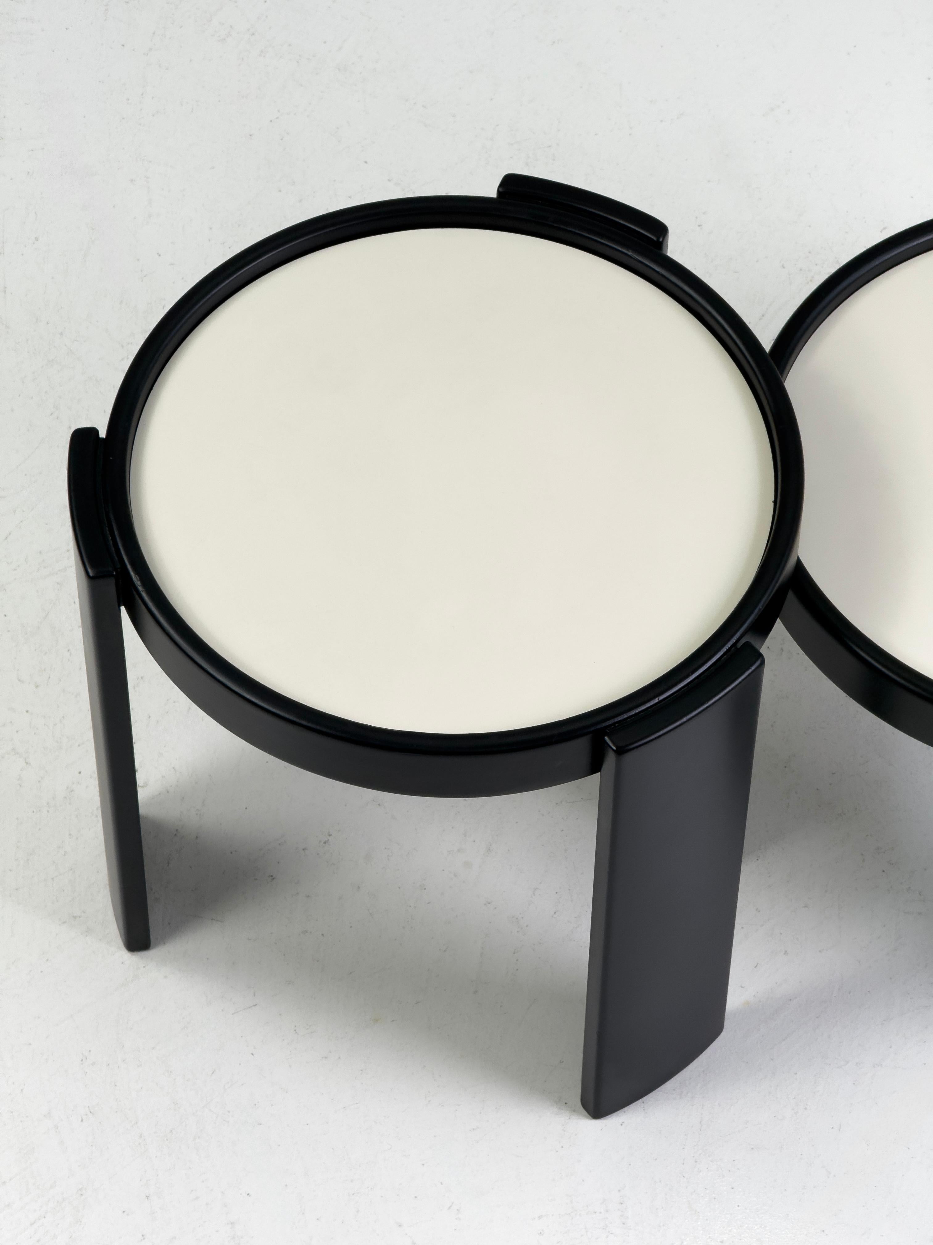 Formica Pair of Stackable Coffee Tables, Model 780/783 by G.Frattini for Cassina, 1960s For Sale