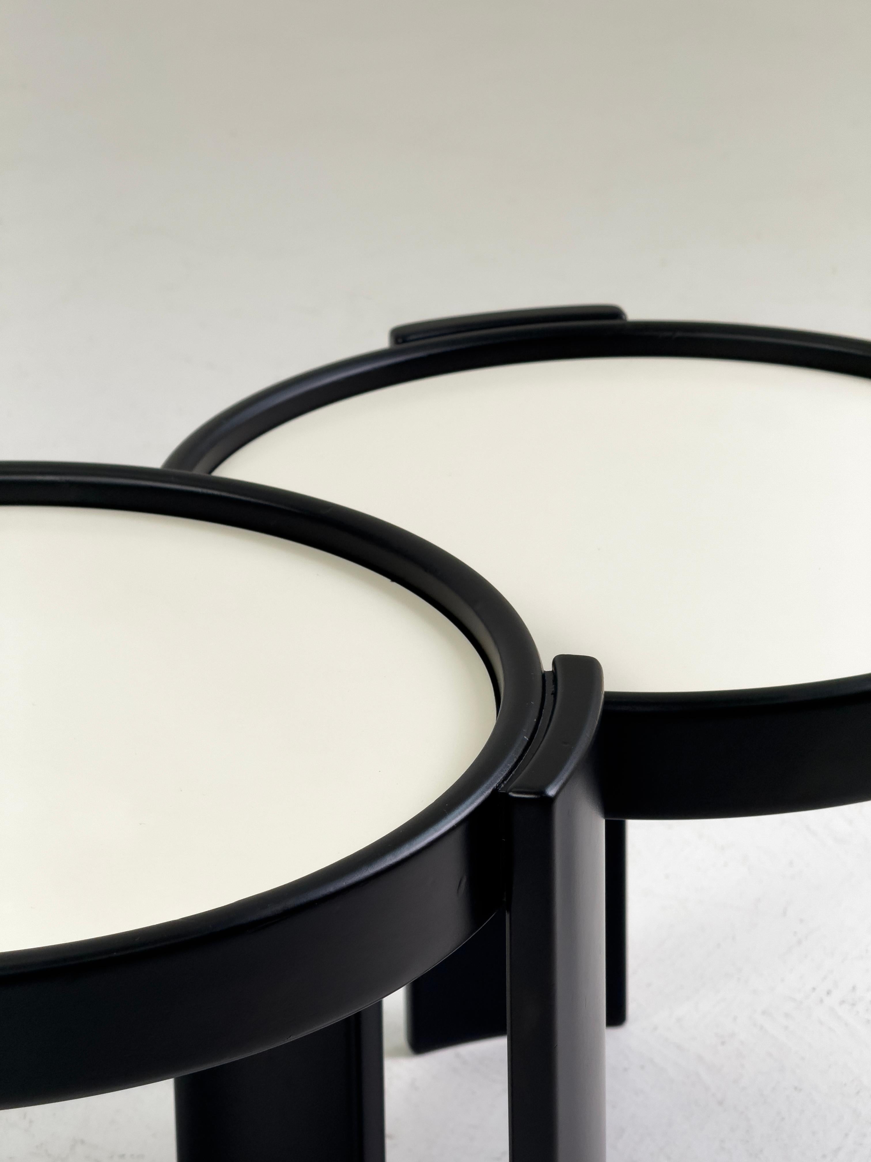 Pair of Stackable Coffee Tables, Model 780/783 by G.Frattini for Cassina, 1960s For Sale 1