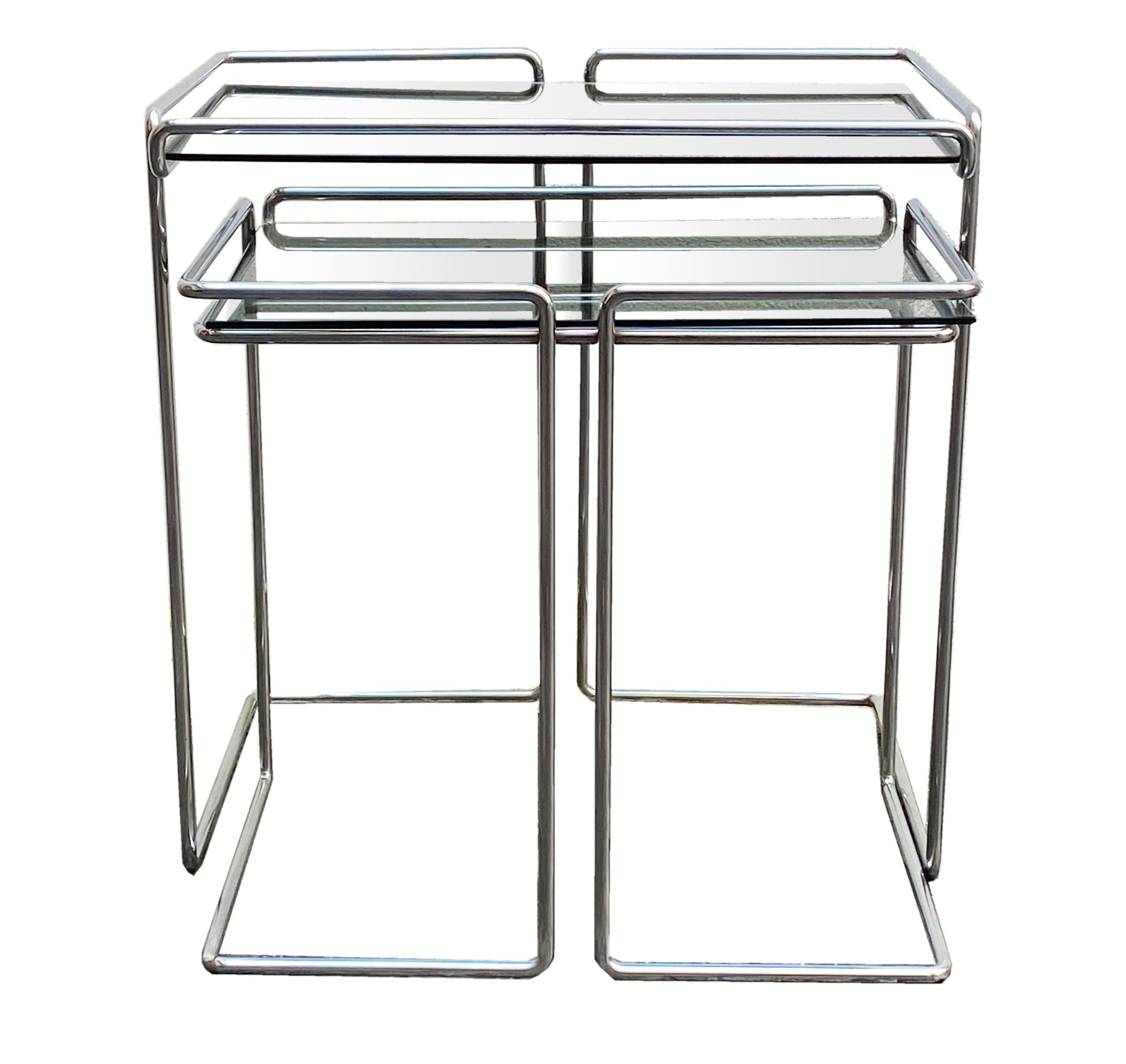 Set of two stackable coffee tables, with chromed tubular base and glass shelves, Italian manufacture 1970.