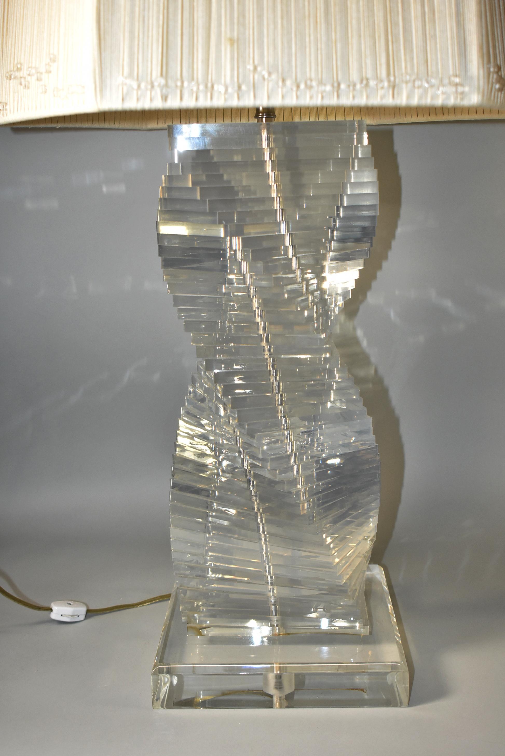 Pair of Stacked Lucite Helix Table Lamps In Good Condition For Sale In Toledo, OH