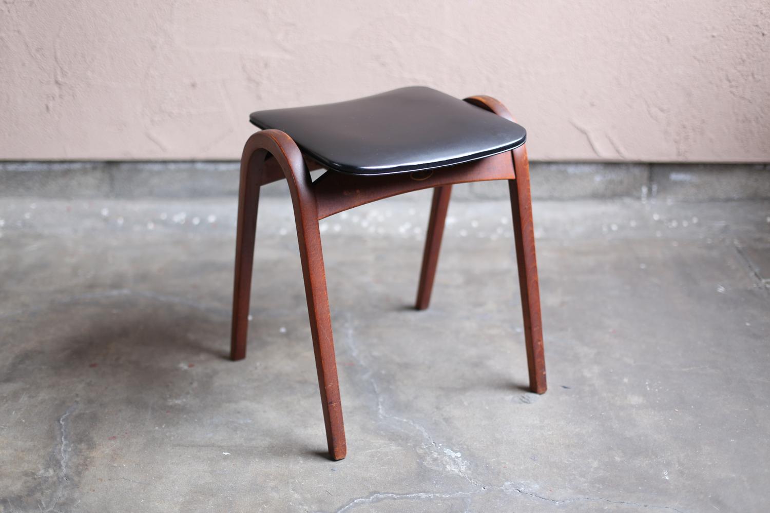 Paire de chaises empilables d'Isamu Kenmochi pour Akita Mokko en vente 3