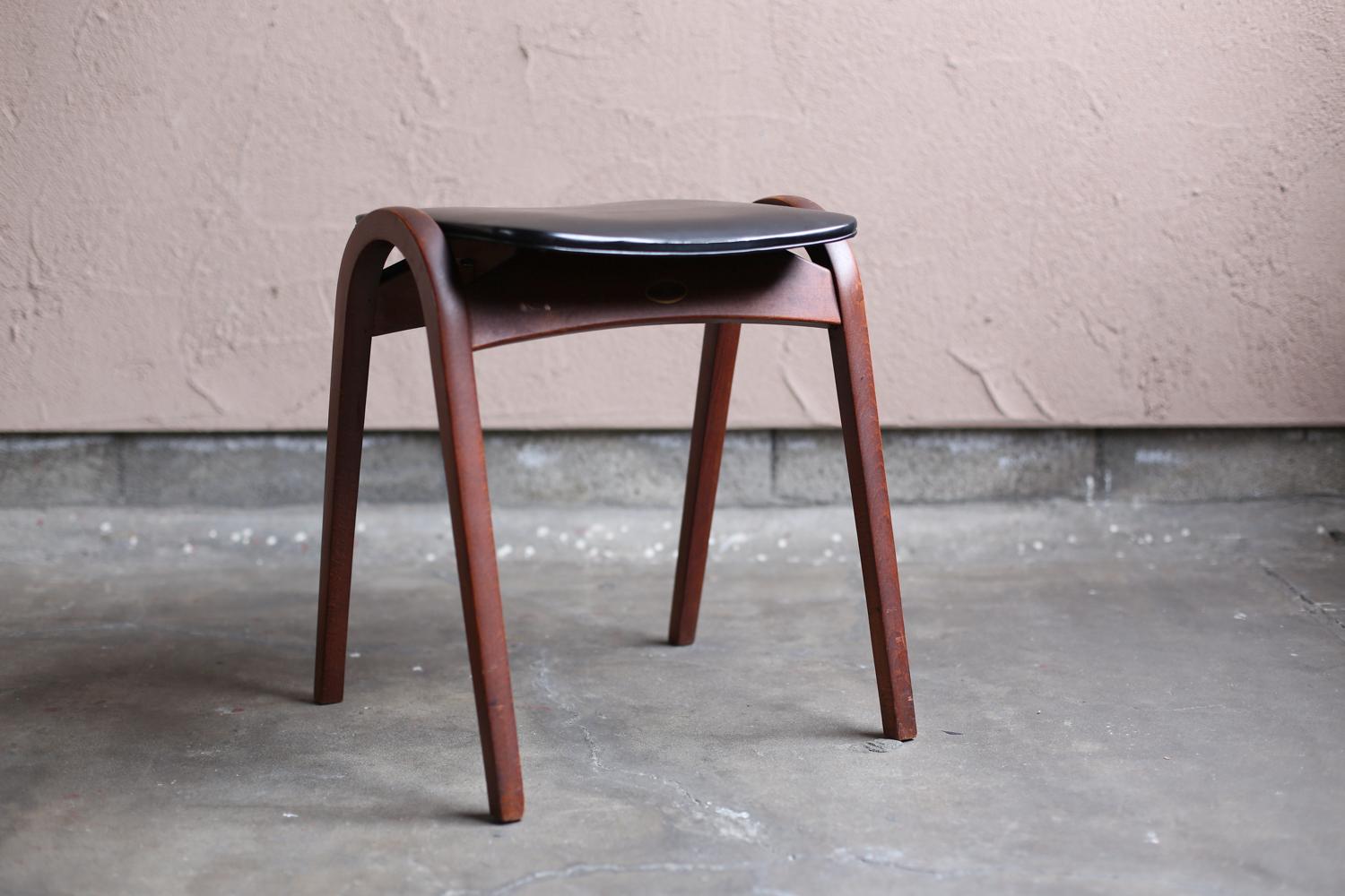 Paire de chaises empilables d'Isamu Kenmochi pour Akita Mokko en vente 4