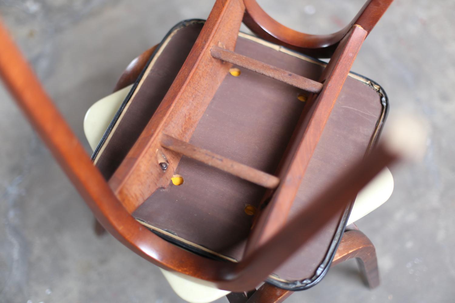 Paire de chaises empilables d'Isamu Kenmochi pour Akita Mokko en vente 7