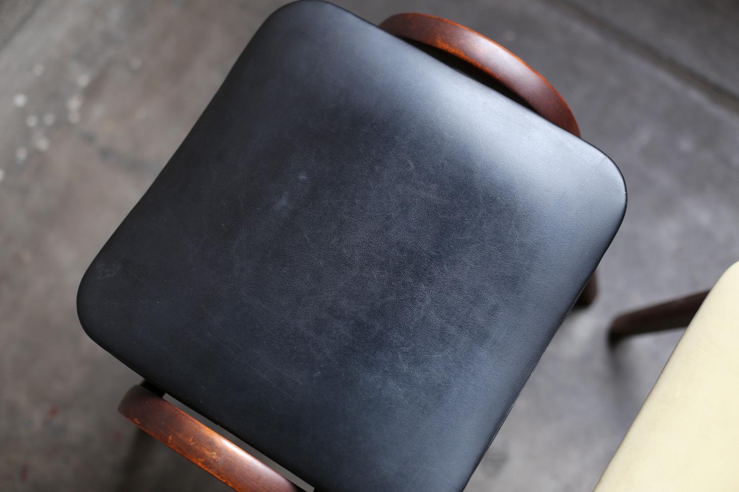Paire de chaises empilables d'Isamu Kenmochi pour Akita Mokko en vente 9