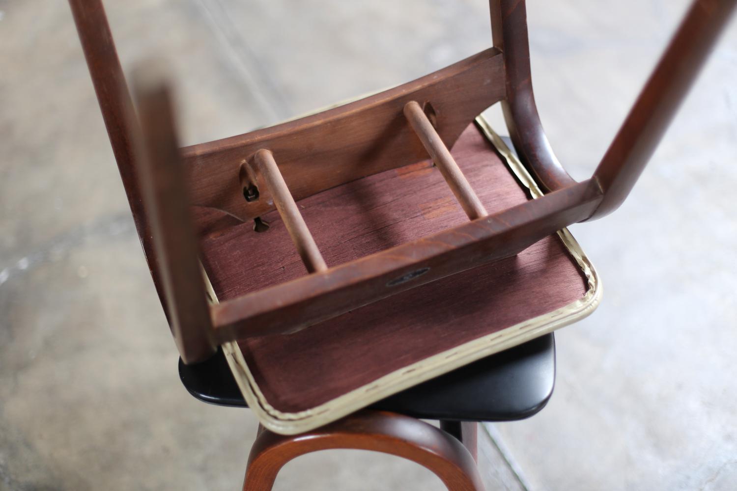 Paire de chaises empilables d'Isamu Kenmochi pour Akita Mokko en vente 2