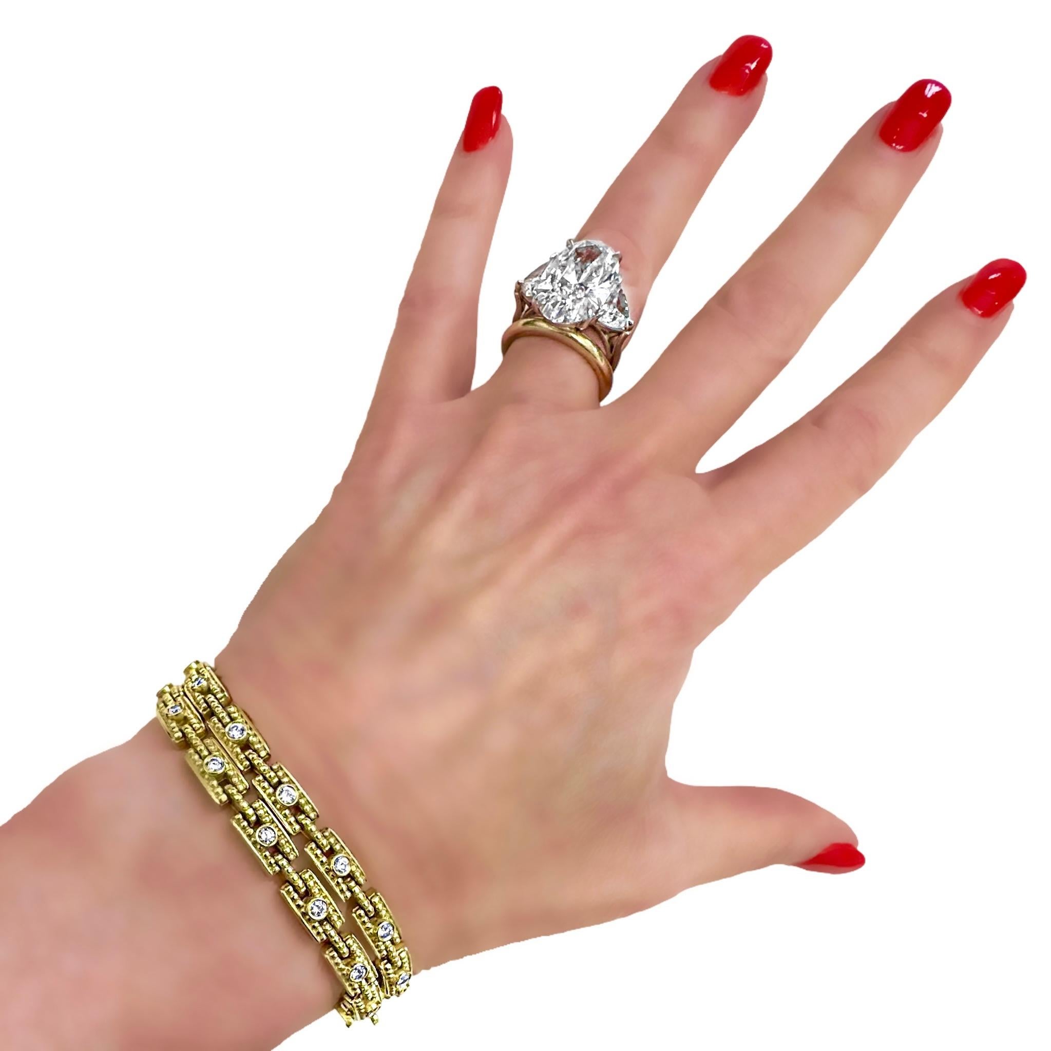 Paire de bracelets à maillons empilables de style designer en or jaune 18 carats et diamants en vente 4