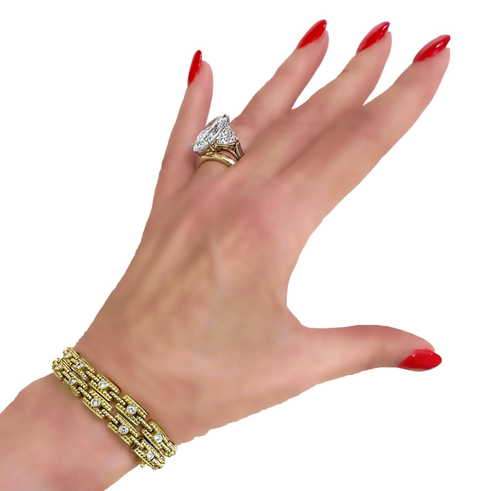 Paire de bracelets à maillons empilables de style designer en or jaune 18 carats et diamants en vente 5