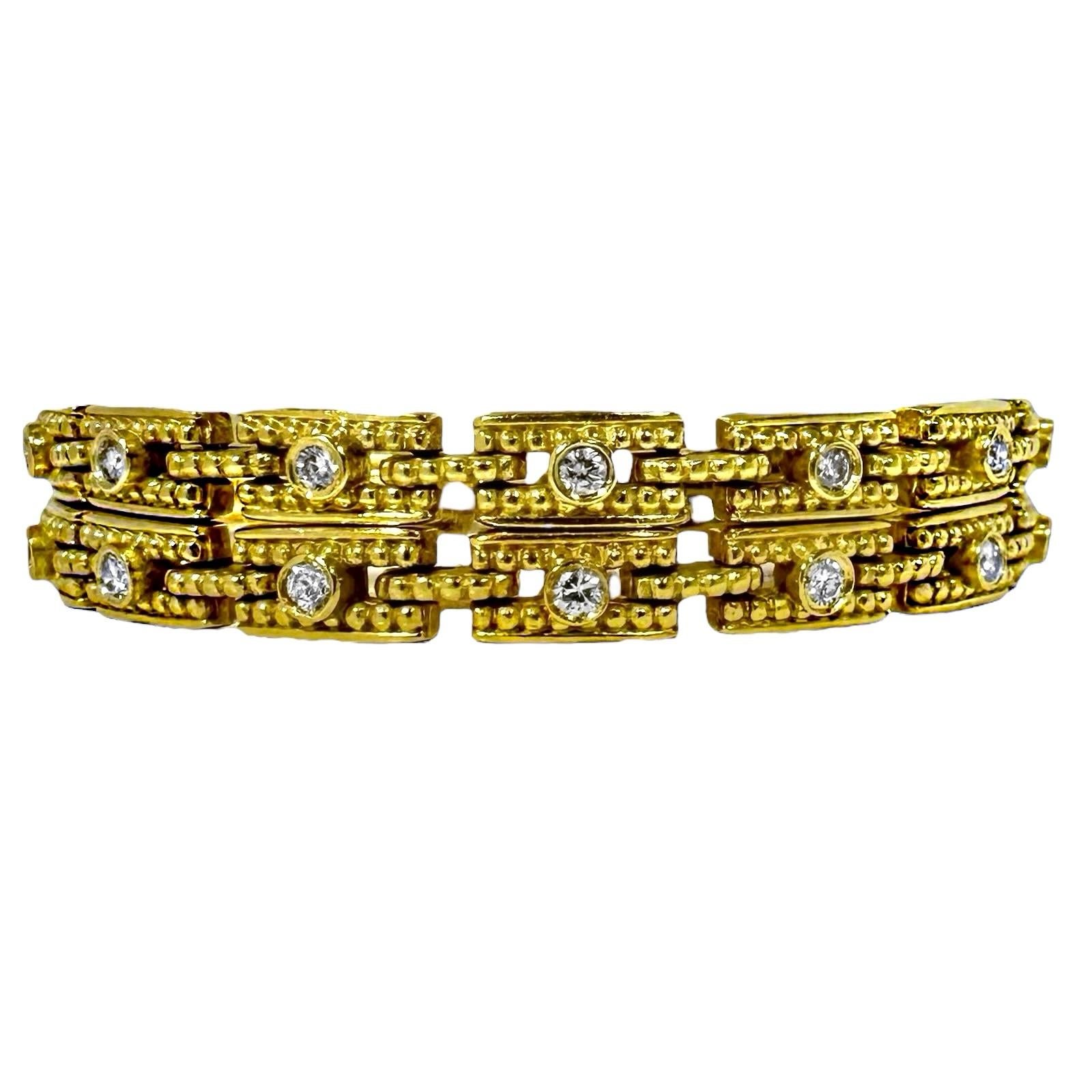 Cette paire de bracelets en or jaune 18 carats et diamants a l'apparence et les caractéristiques typiques des pièces vintage de Judith Ripka, mais ces bracelets ne portent pas de marque. Les trente maillons principaux et les maillons de liaison sont