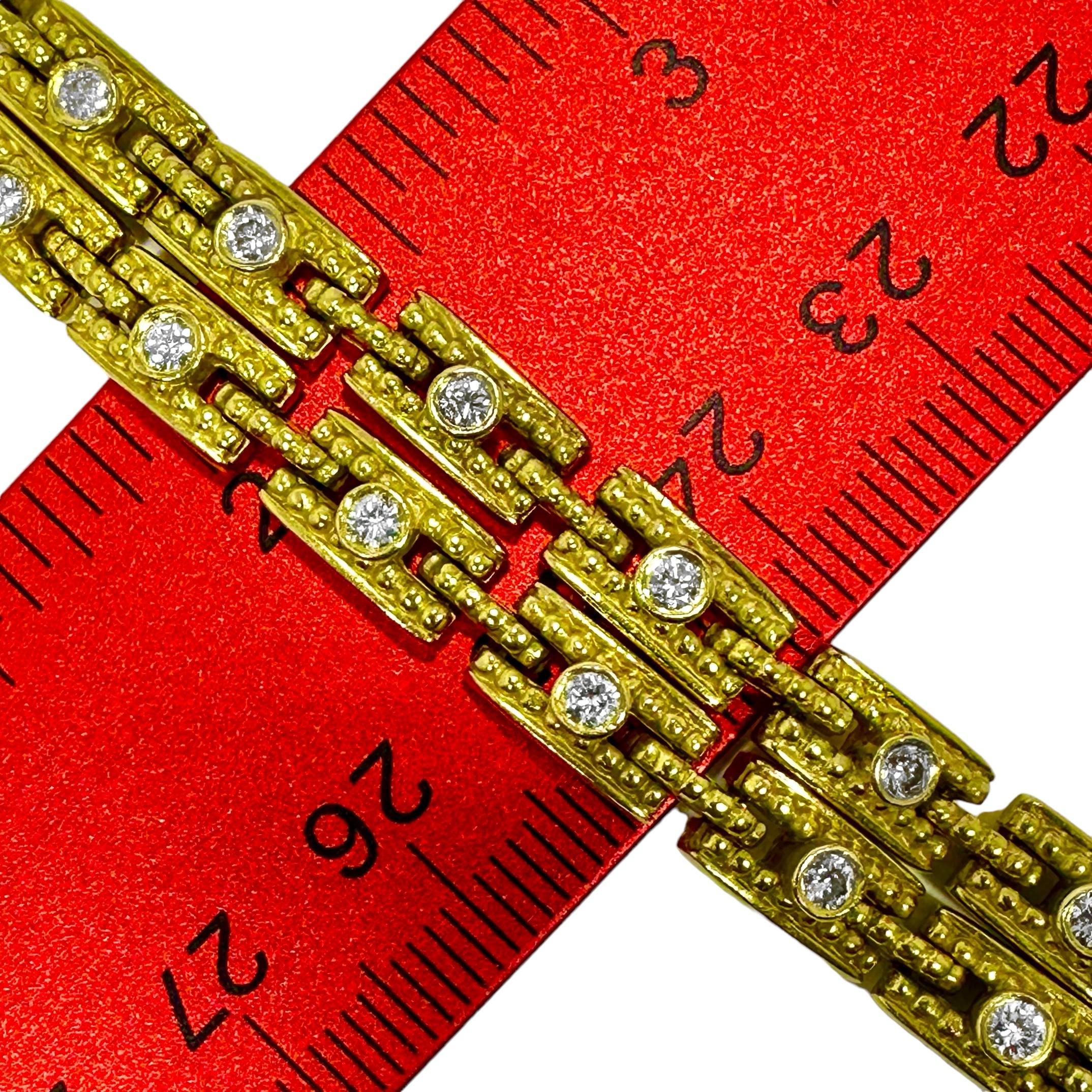 Paire de bracelets à maillons empilables de style designer en or jaune 18 carats et diamants en vente 1