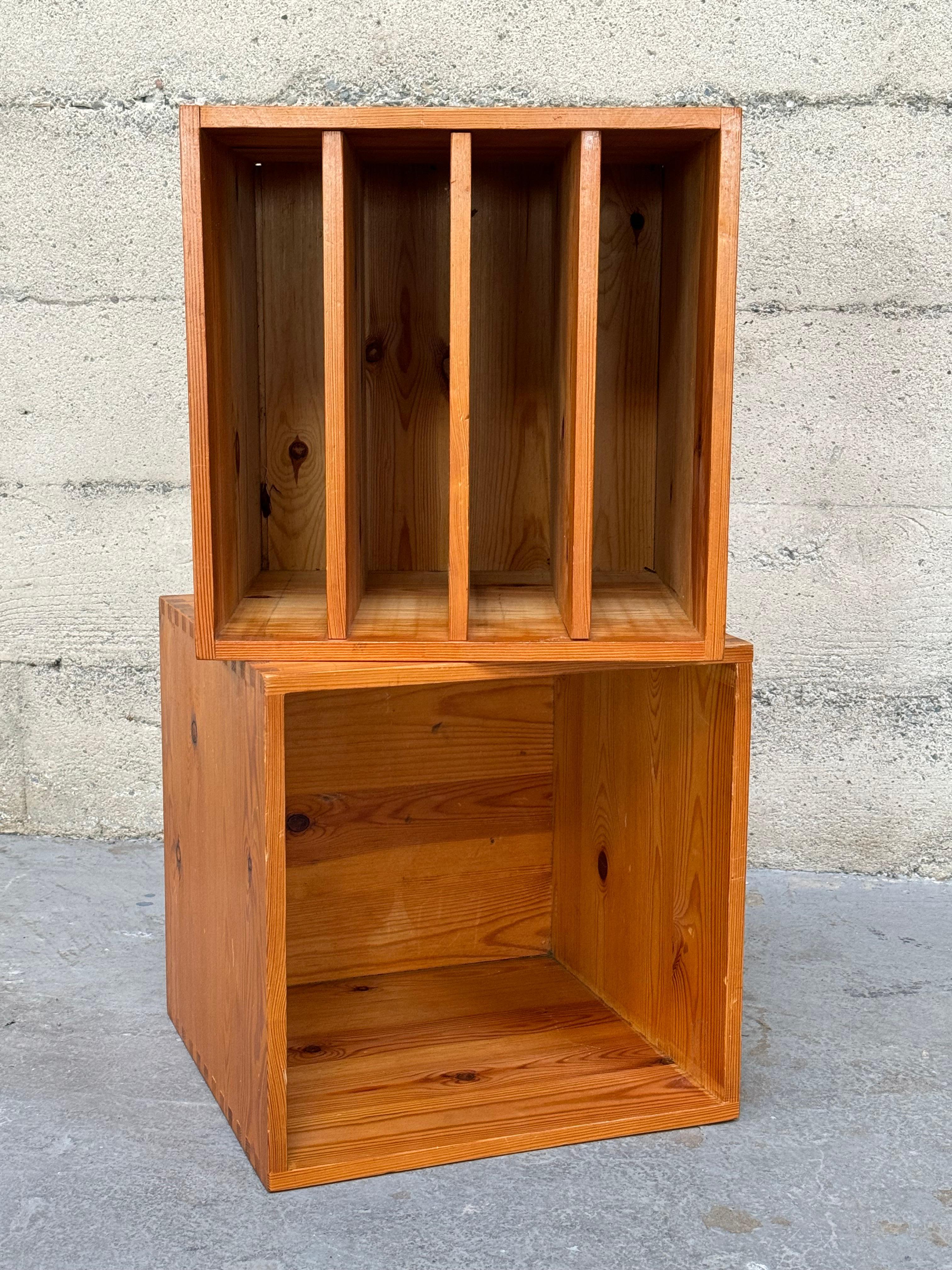 Mid-Century Modern Pair of Stacking Dutch Storage Cubes / Side Tables For Sale