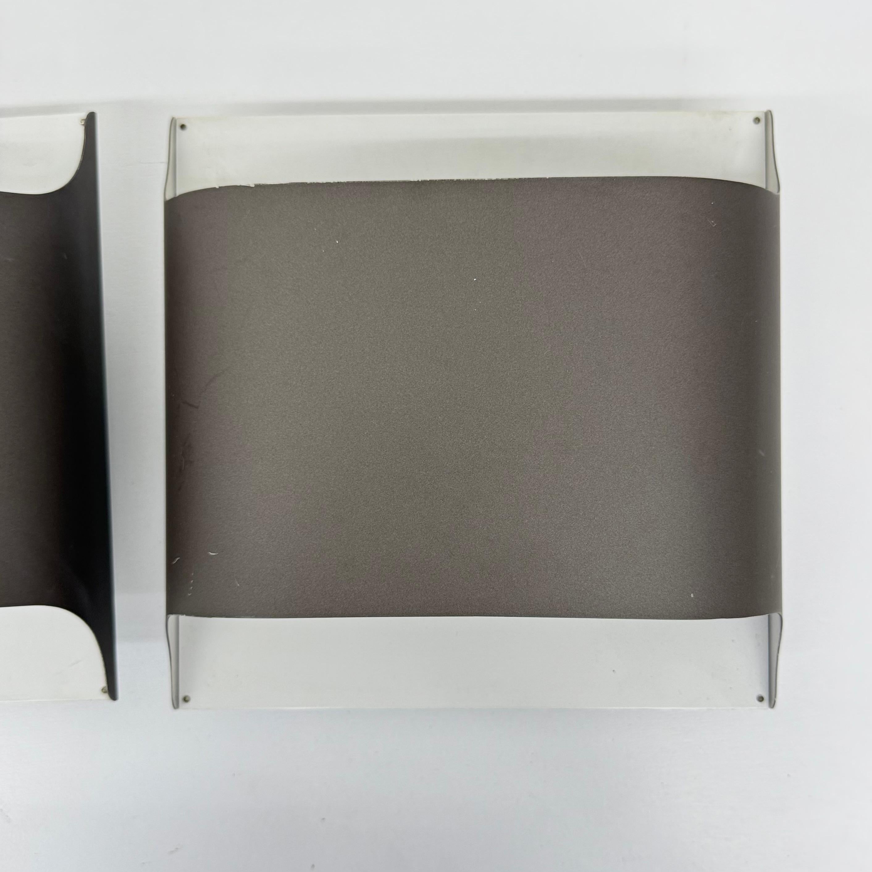 Pareja de apliques Staff leuchten de aluminio lacado de Rolf Krüger & Dieter Witte Modelo 2031 , años 70