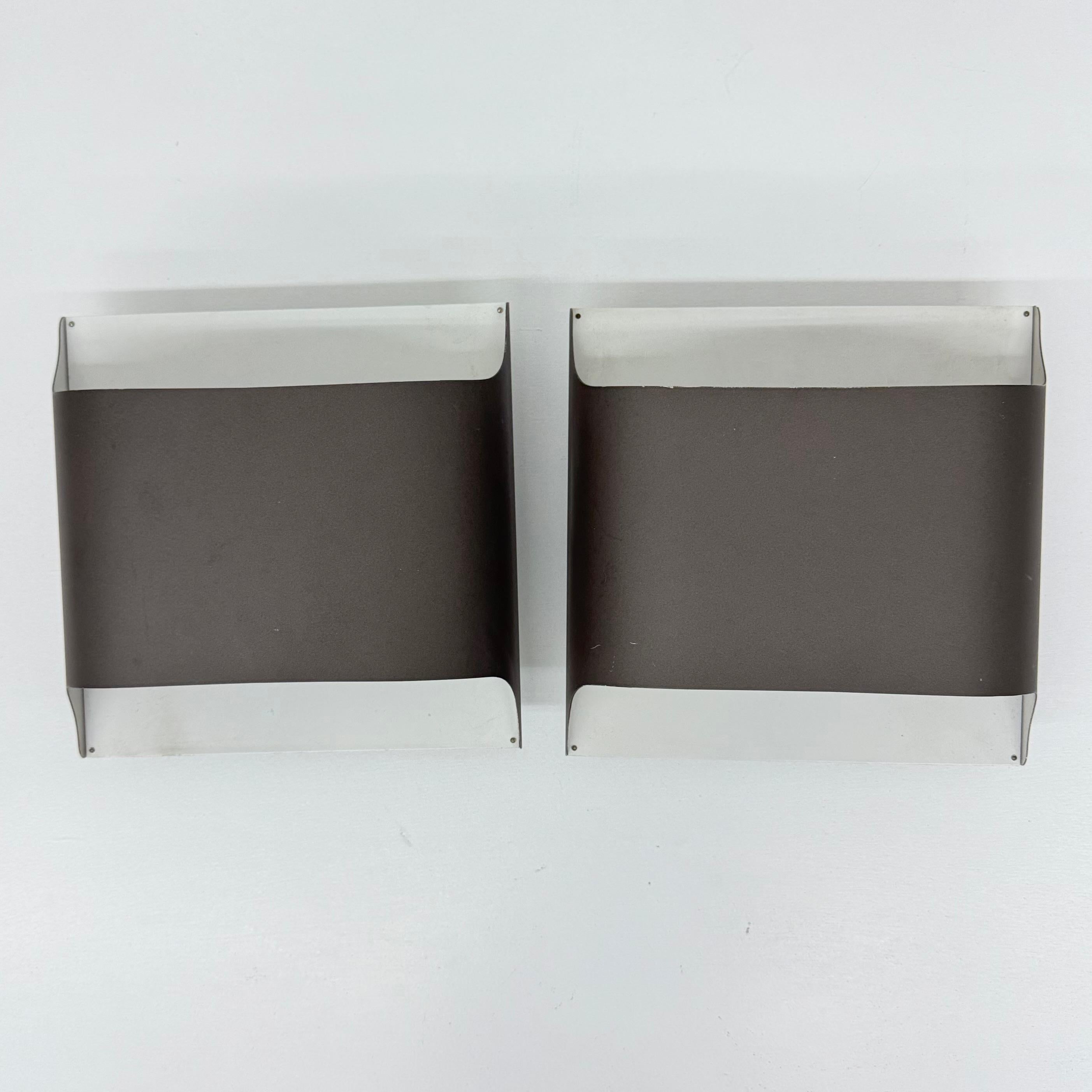 Pareja de apliques Staff Leuchten de aluminio lacado de Rolf Krüger & Dieter en Bueno estado para la venta en Delft, NL